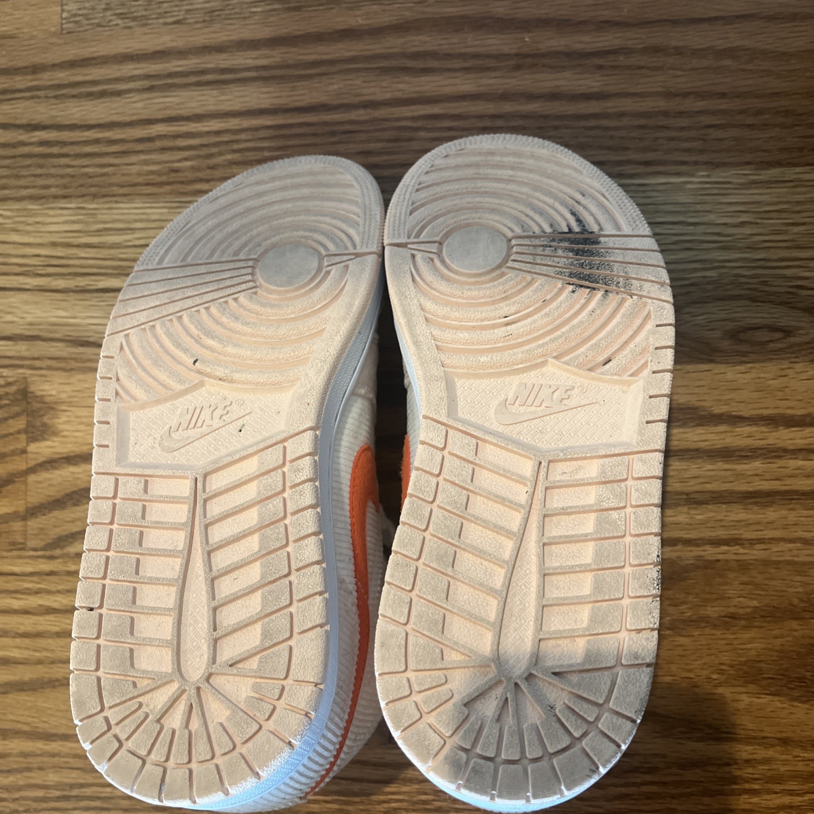Nike Air Jordan 1 Mid SE Corduroy Sail Orange Quartz Size 7 Women’s