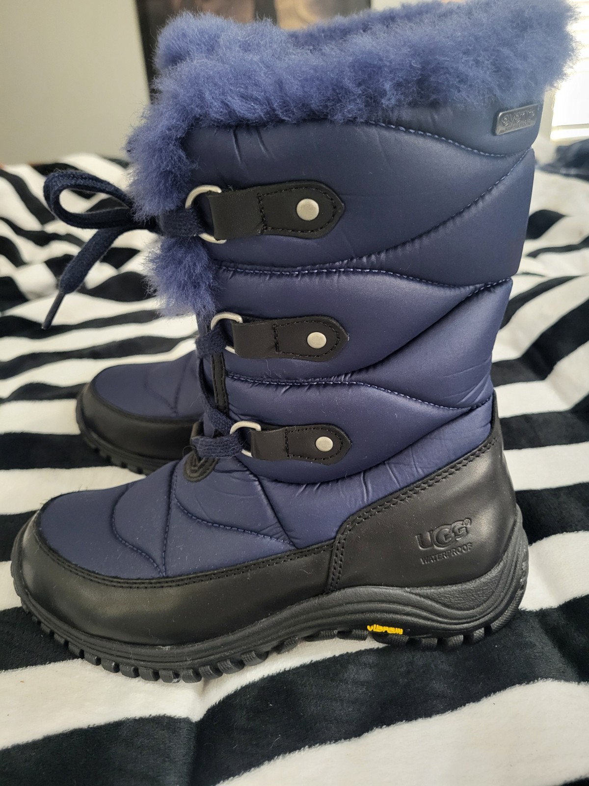 UGG Australia Lorien Waterproof Fur Boots Blue, Quilted, Lace-Up, Size US 6.5