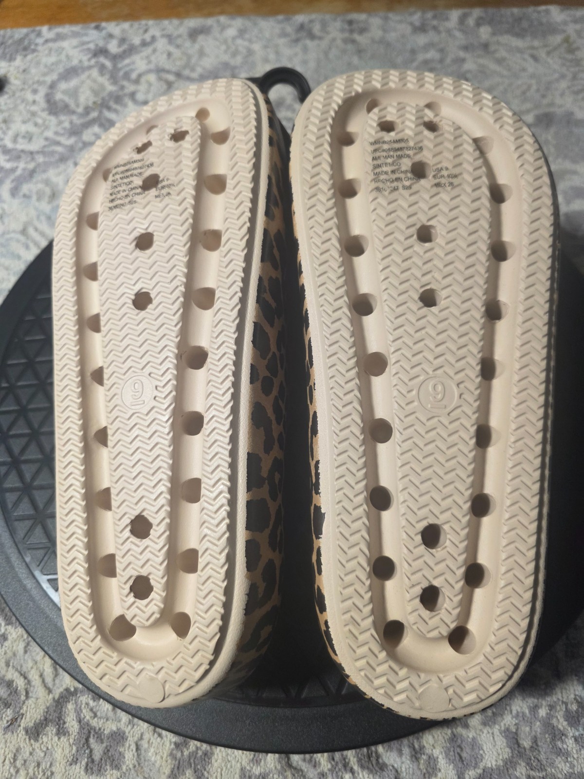 No Boundaries Cheetah print slide platform Sandals, NEW Size 9