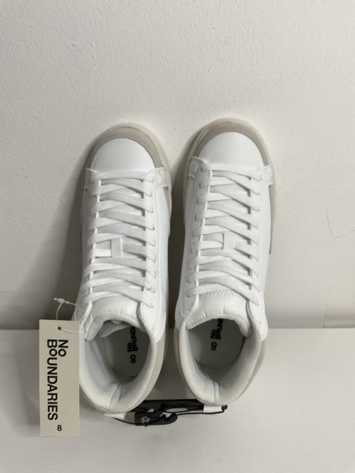 No Boundari High Top Women’s Memory Foam Sneaker in White w/ Suede Size 8
