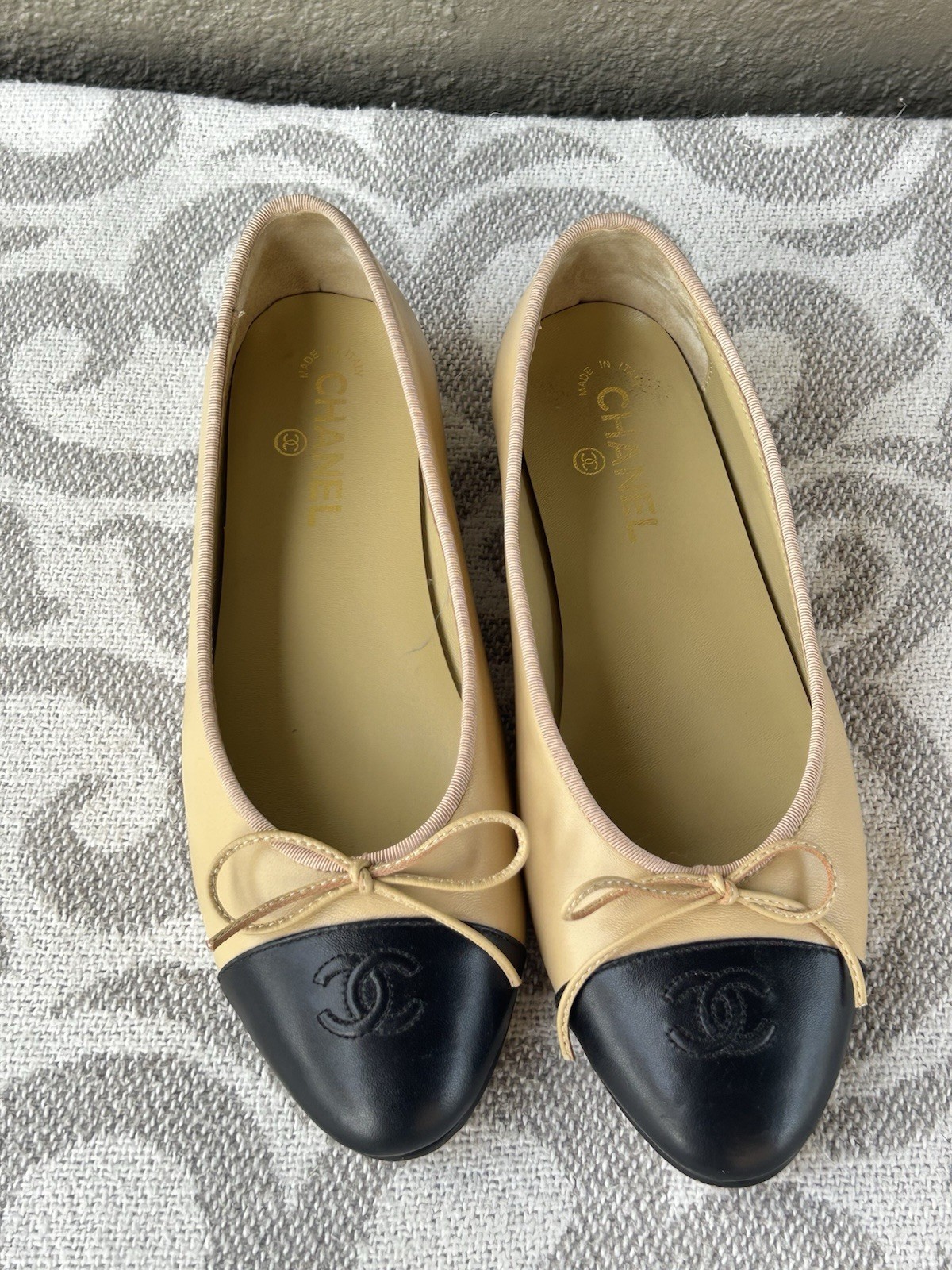 Chanel Classic Beige Black Cap Toe Ballet Flats CC Logo Size 42C EU / 10 wide US