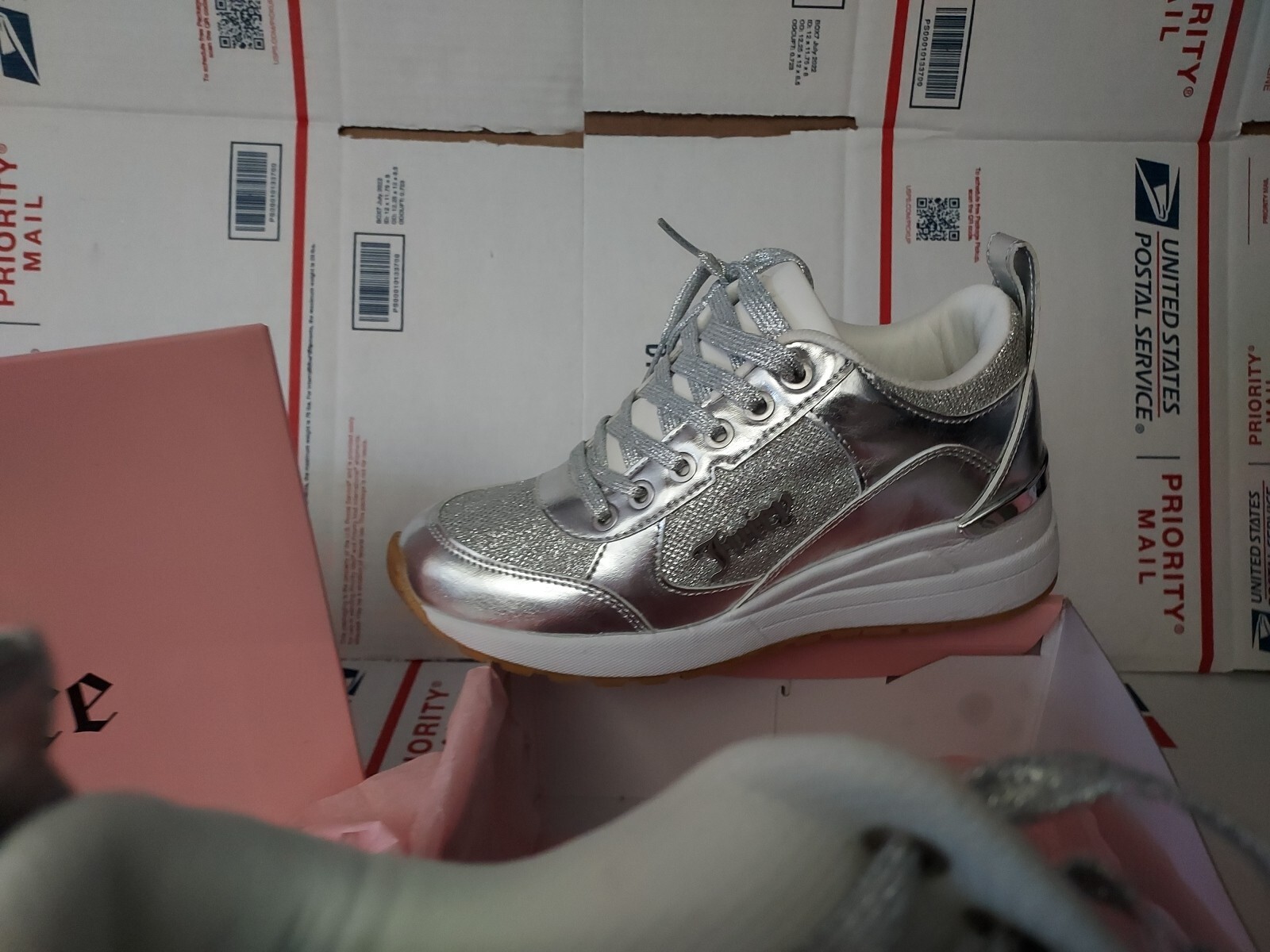Juicy Couture Womens Enchanter Casual Fashion Sneakers Size 7 Medium (B,M) #00t