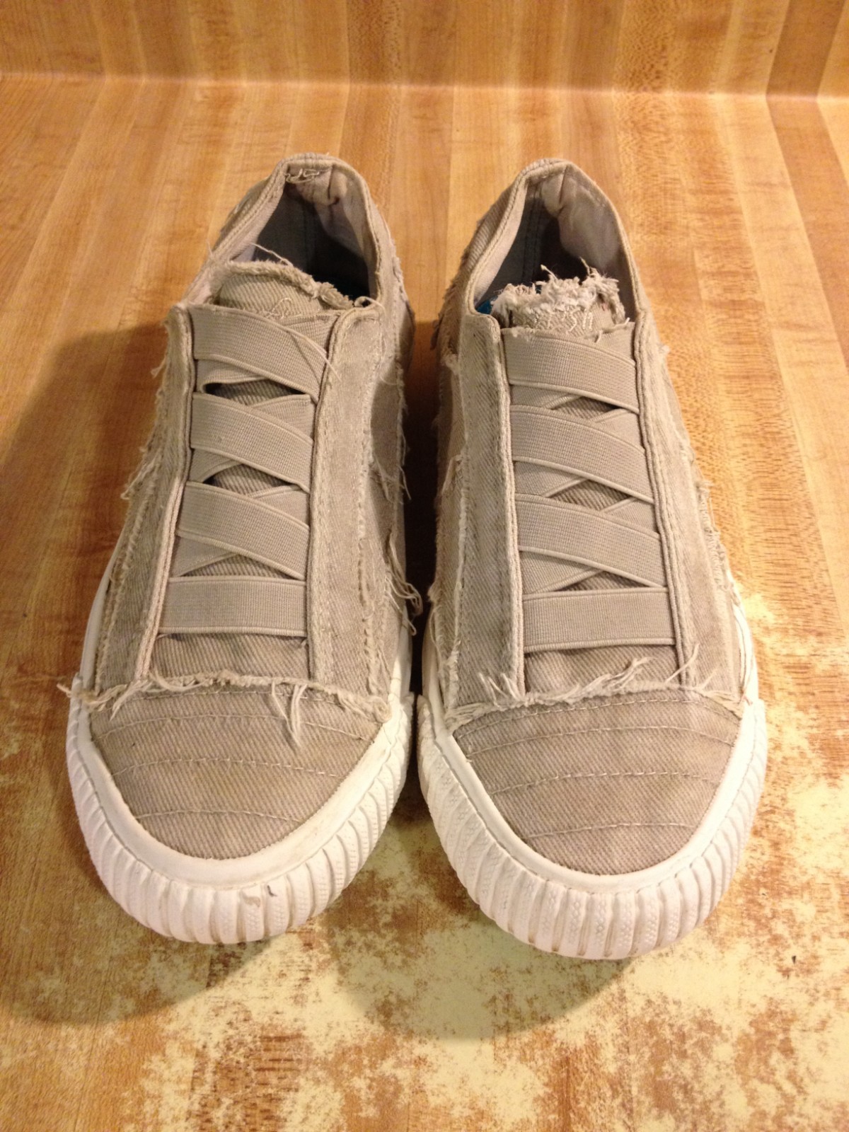 Blowfish Malibu Womens 8M Marley Tan Canvas Distressed Low Top Slip On Sneakers