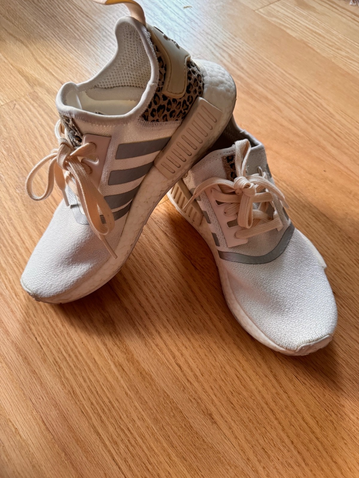 ADIDAS NMD_R1 FZ1018 Women’s White Cheetah Lightweight Canvas Sneakers – Size 8