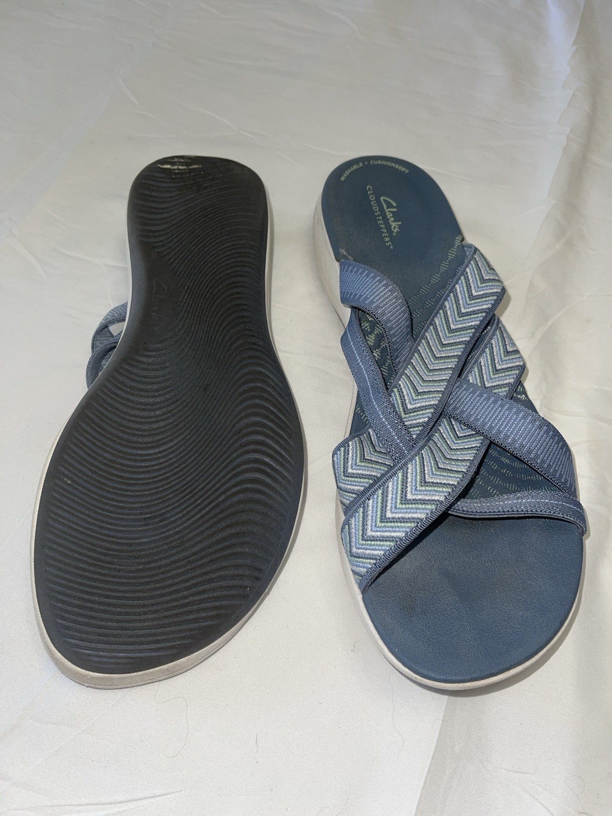 Clarks Blue Chevron Crisscross Slide Sandals Cushioned Slip On Logo Women 10.5