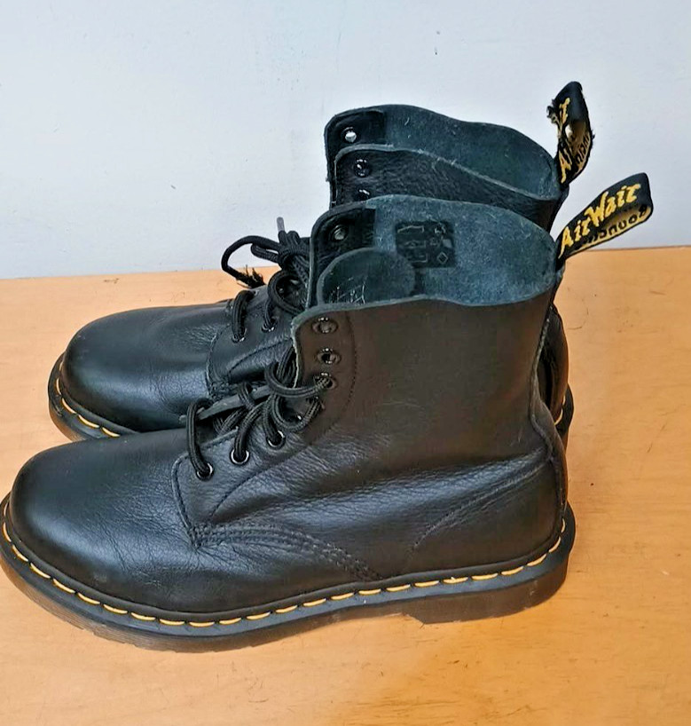 Dr. Martens 1460 Womens Black Smooth Leather Boots Size 8