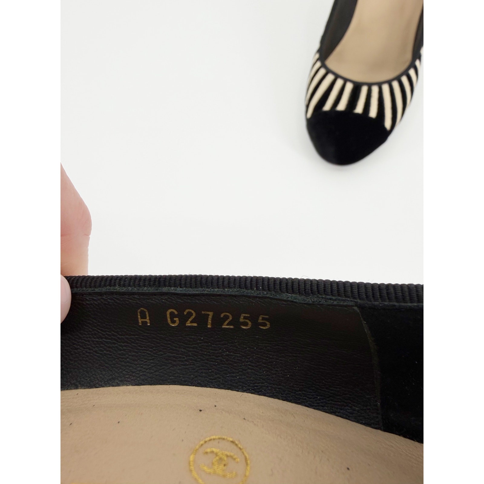Chanel Pumps Striped Velvet Cap Toe Interlocking CC Logo Black White 39.5 9.5