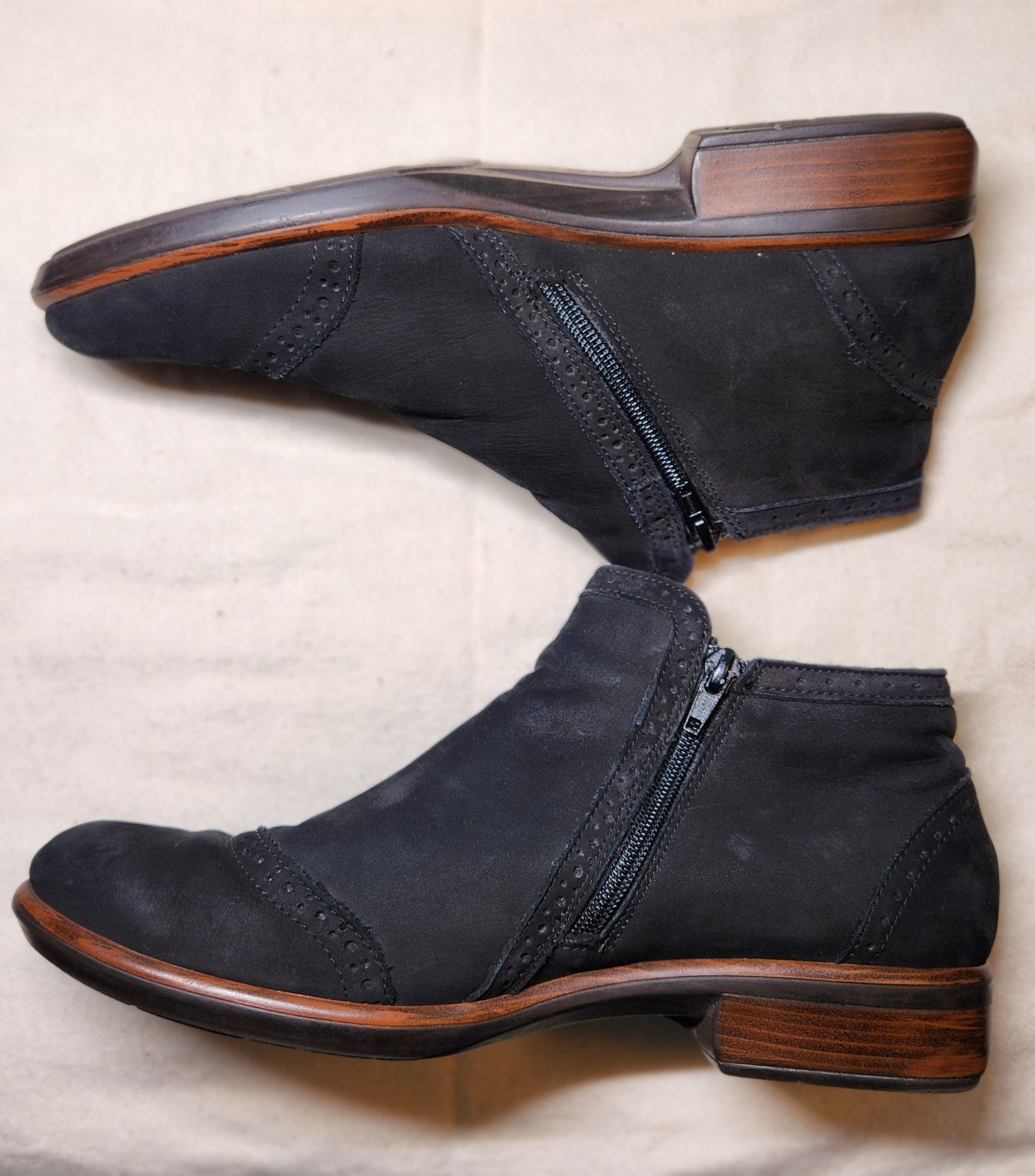Naot Nefasi Black Nubuck Leather Suede Ankle Boots 40 US 9 side zip Nice