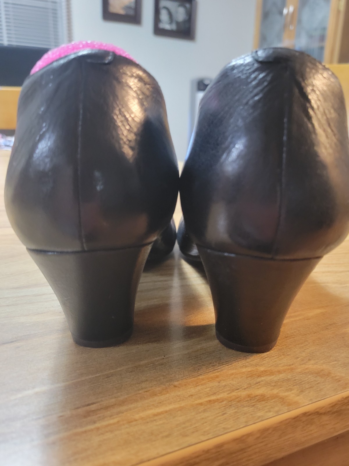 Black Leather Shallow Toe Mary Jane Style Pump By NAYA sz 9-W. Immaculate Condtn