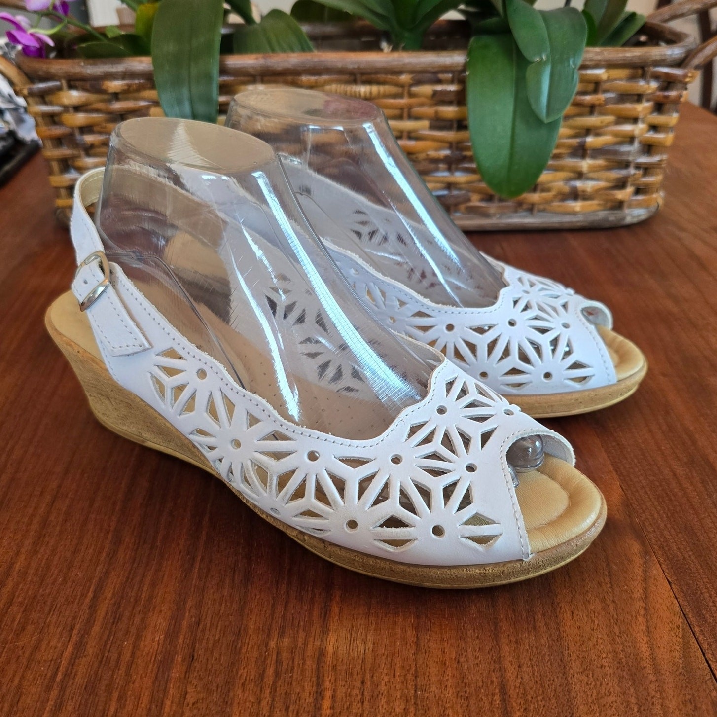 Spring Step Footsie Wedge Sandal Women’s9 White Leather Cutout Coastal Summer