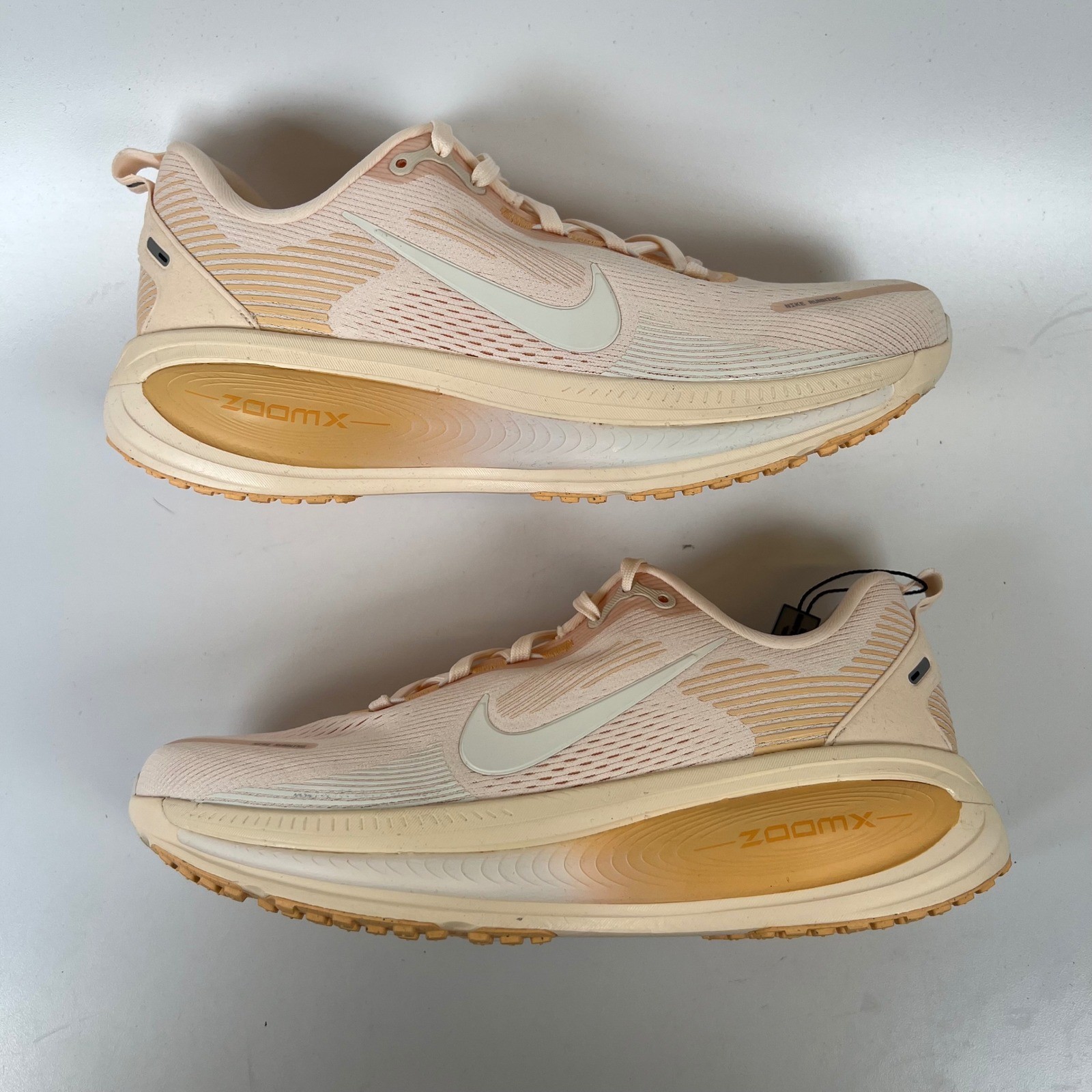 Nike Vomero 18 Guava Ice Orange Chalk HM6804-800 Womens 10 Running Shoes