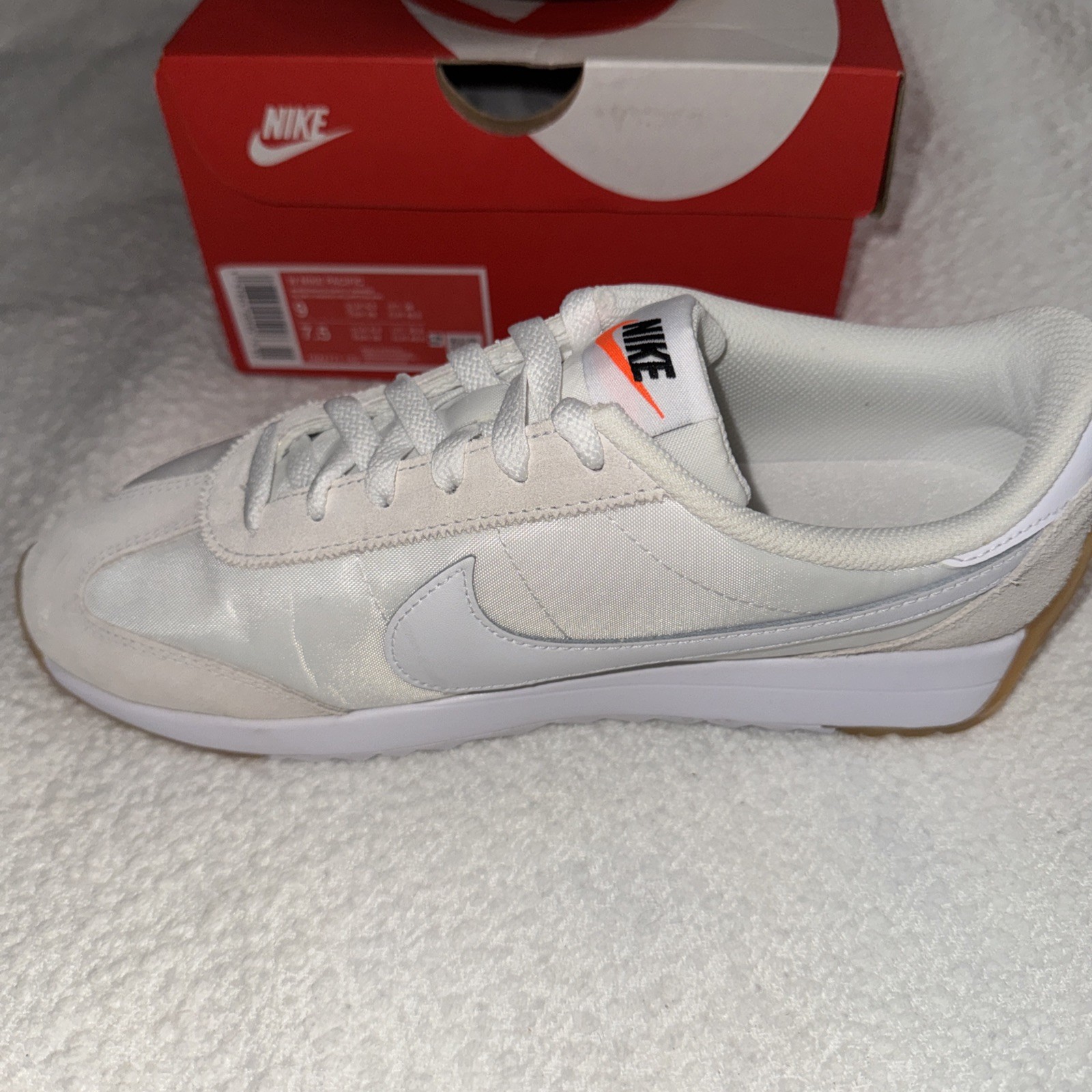 W Nike Pacific Leather White 9 NIB