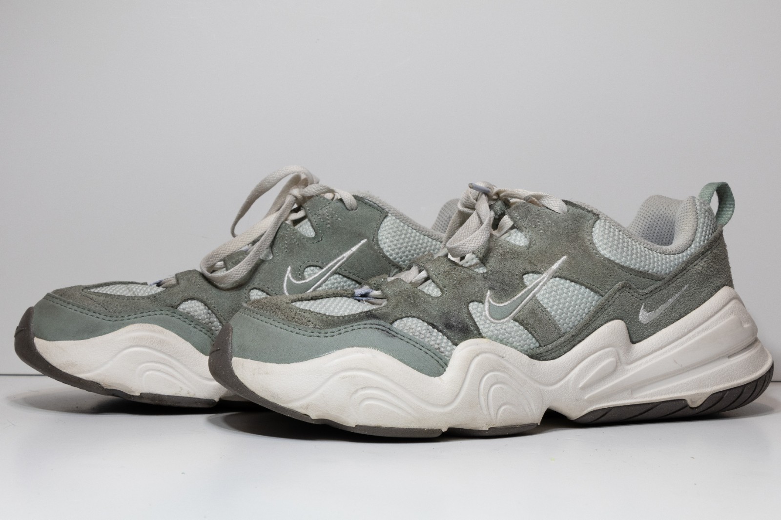 Women’s Nike Tech Hera ‘Light Silver/Sail/Flat Pewter/Mica Green,’ Size 9