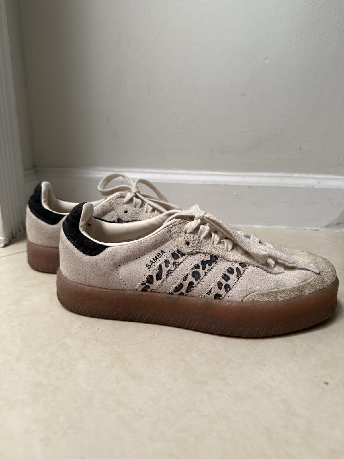 Adidas Women’s Sambae shoes in the «Leopard Off White» colorway.