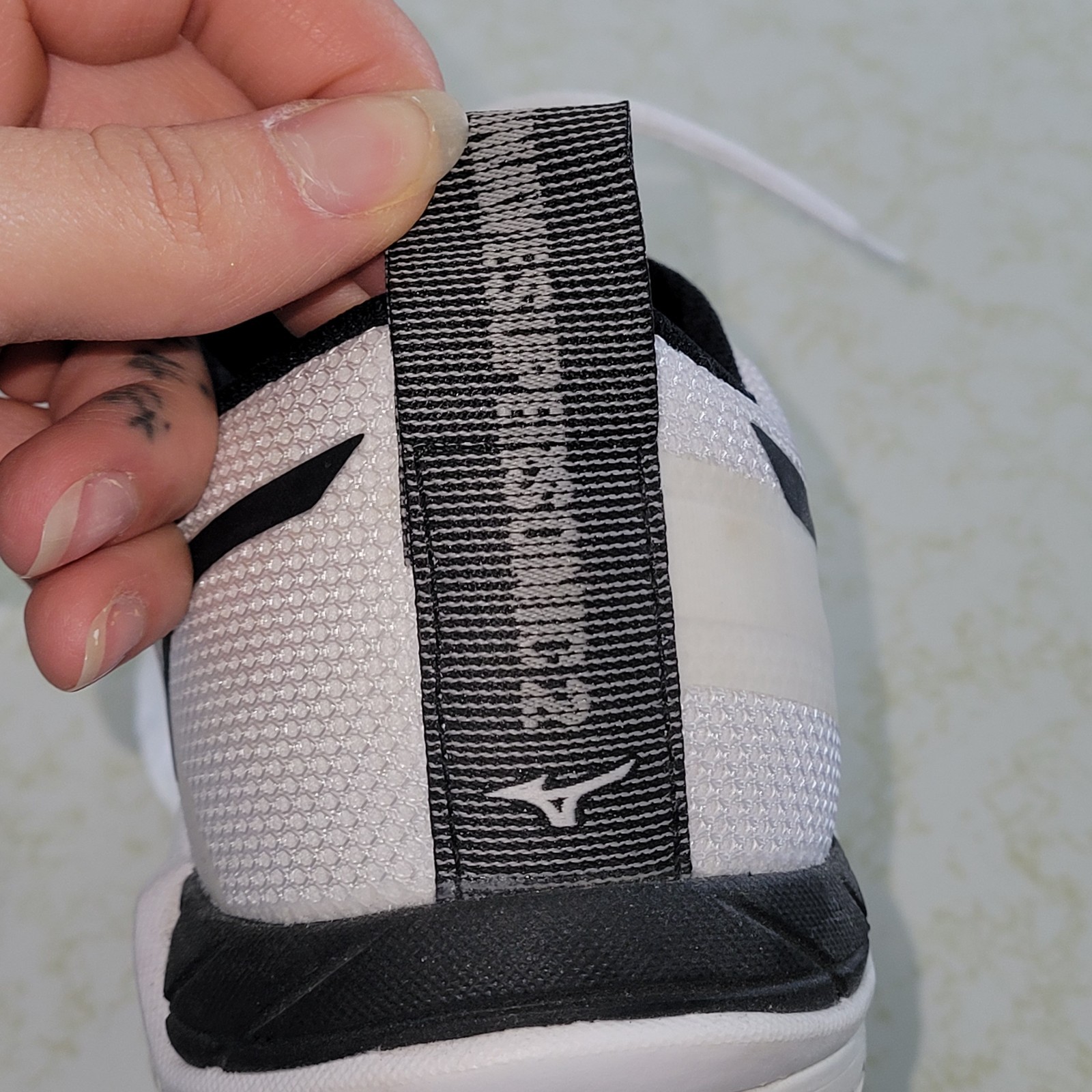 Mizuno Womens Wave Supersonic 2 Volleyball Shoes Size 7 White Black