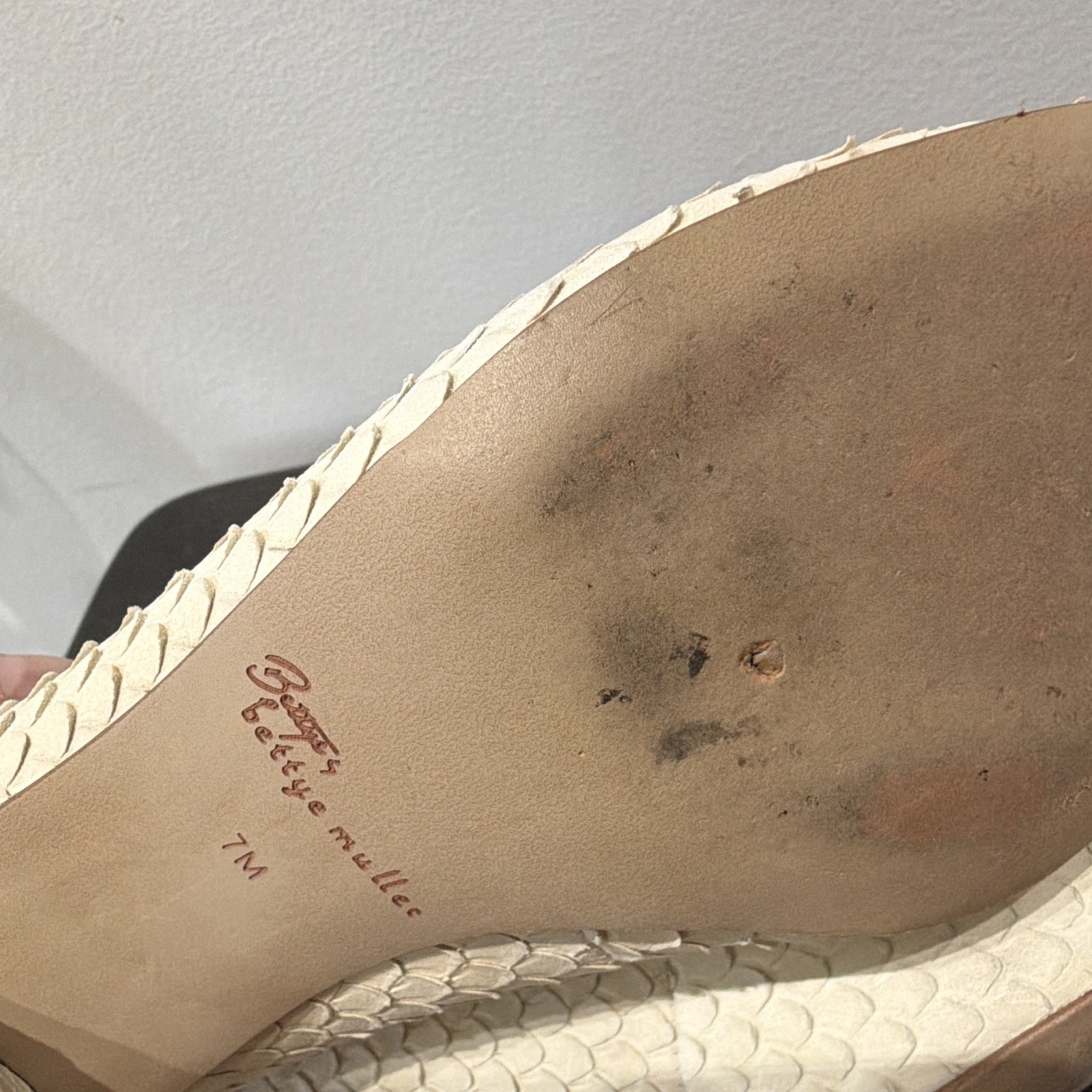 Bettye Muller Ivory Snakeskin Leather Textured Round Toe Slip-On Pumps 7M