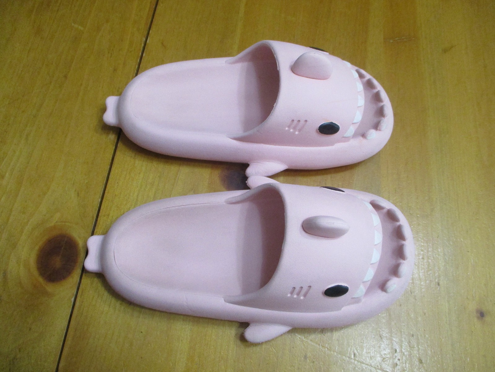Ladies Shark Slides Cloud Shoes/Slippers,Pink Size 38-39 EU,8-8.5 US
