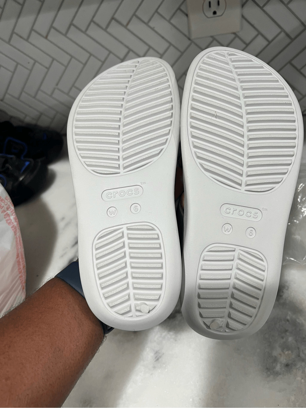 Crocs Getaway Strappy Flip Flops (Women’s Size 6, Espresso, Style 209587-206)
