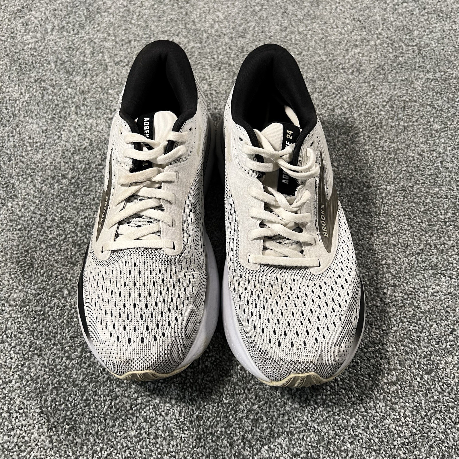 Brooks Adrenaline GTS 24 Running Shoes White Gray Road Women’s Size 8 B