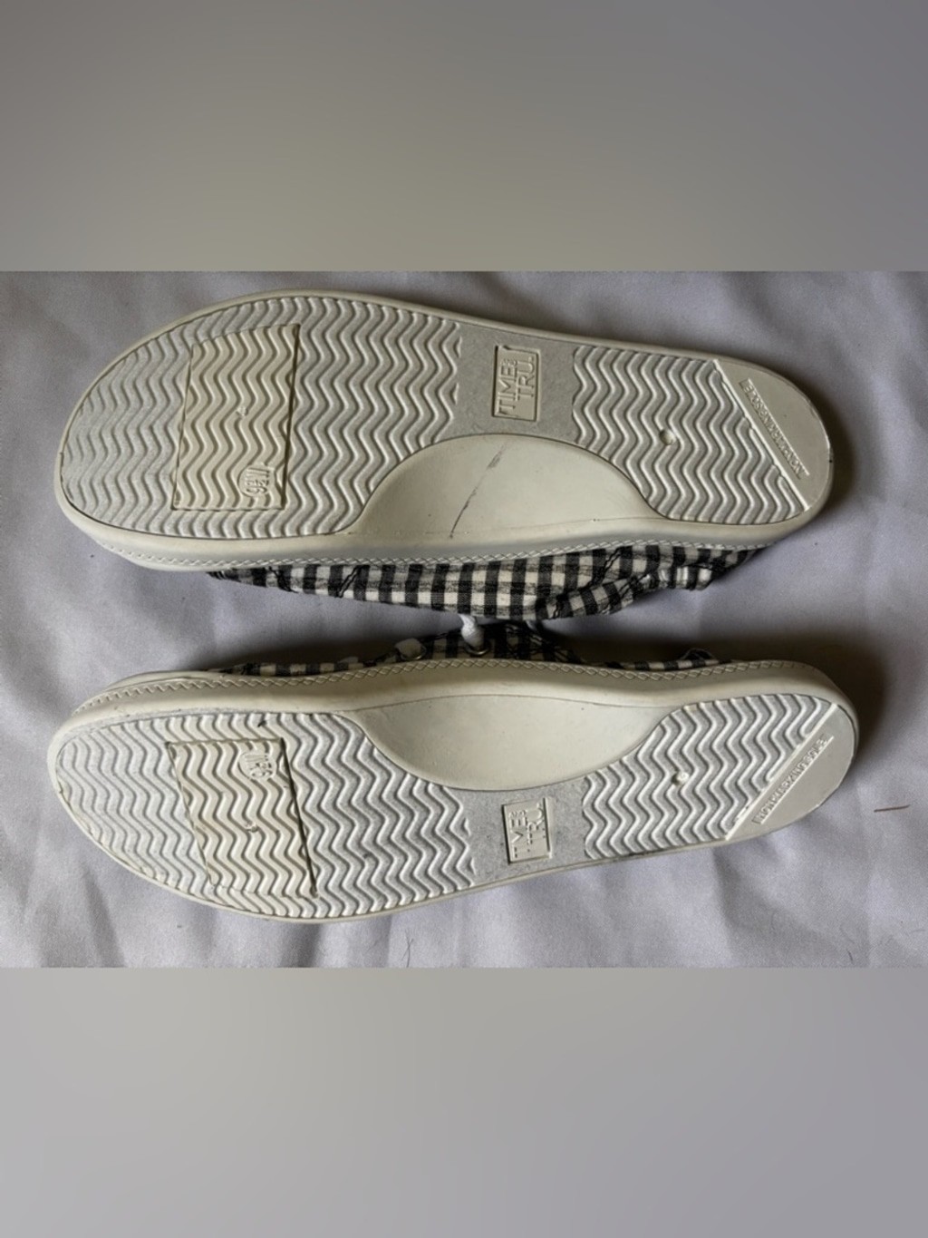 Time and Tru Women’s Slip on Sneakers in Black/White Gingham Sz 9.5W