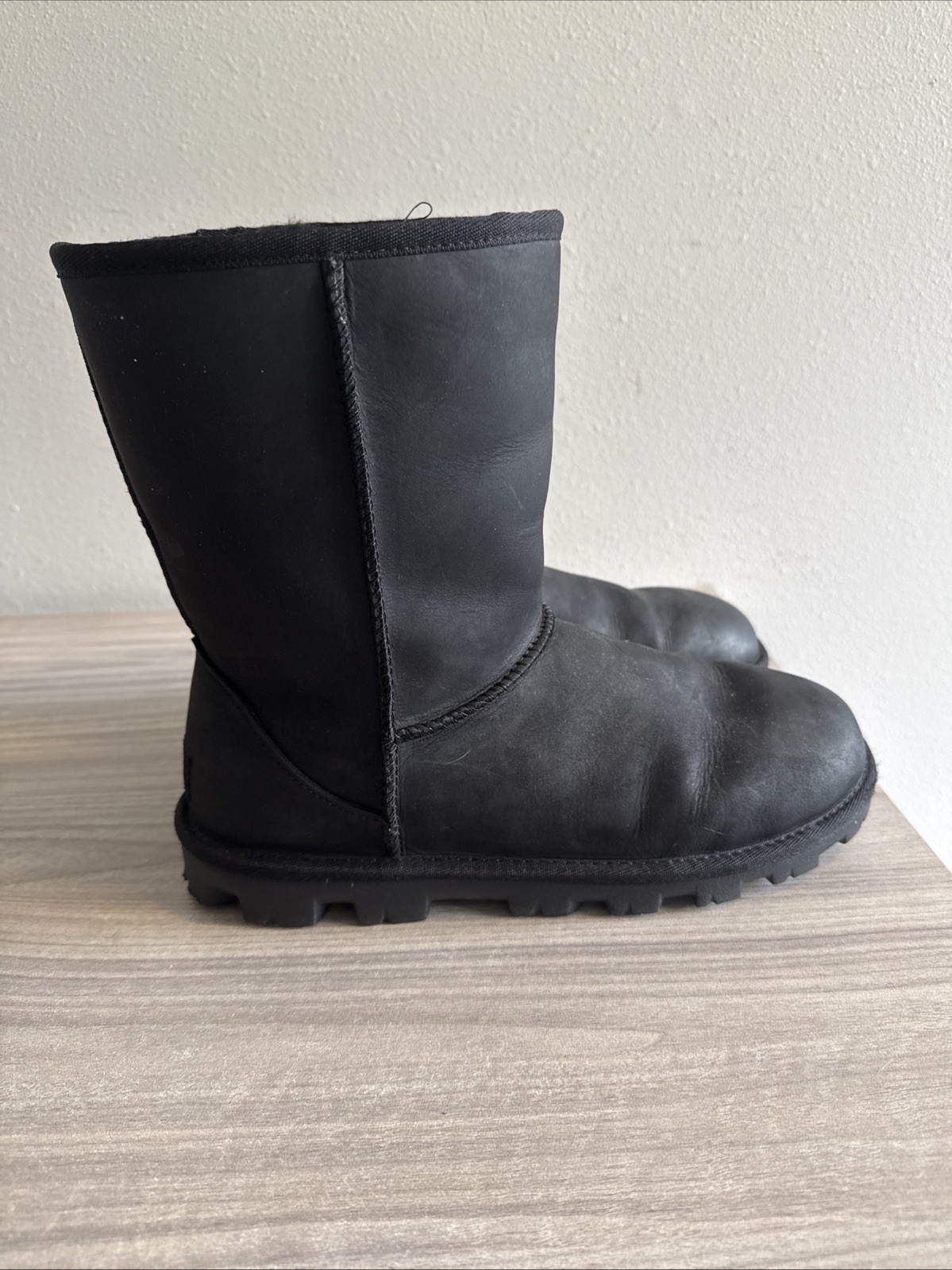 UGG Essential Short UGGpure Black Boot Womens S/N 1111513 Sz 9