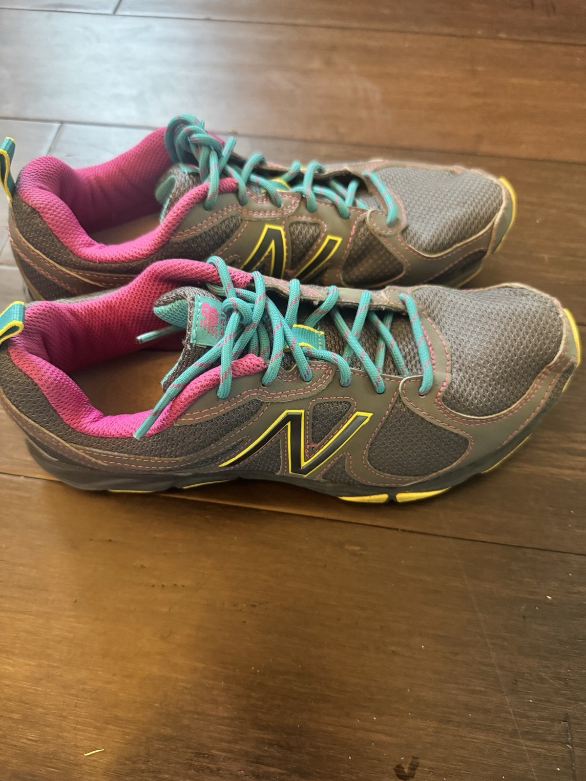New Balance Womens 320 Trail Running Shoes Gray WT320GY1 Lace Up Pull Tab 8.5