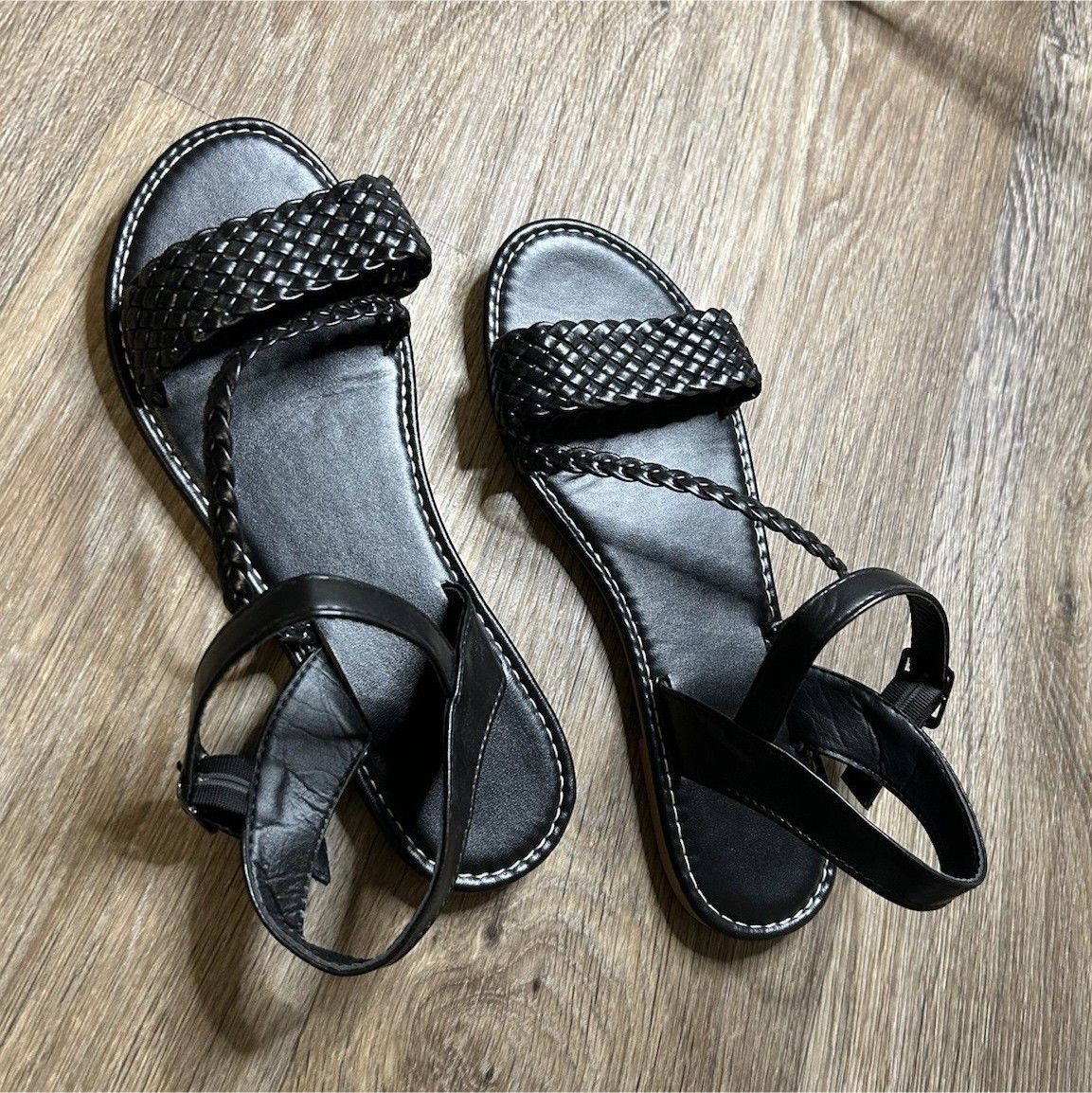 Women’s Black Flat Sandals Braided Woven Straps Ankle Strap Buckle Casual Size 8