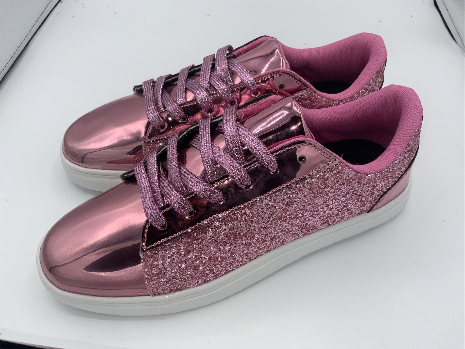 Women’s Glitter Sparkly Low Top Sequins Lace Up Tennis Shoes Comfort, Size 7.5