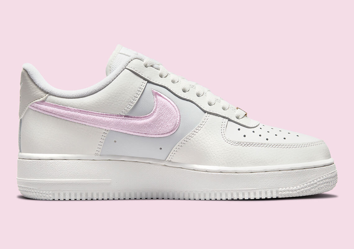 Nike Air Force 1 ’07 Summit White Regal Pink Nby DQ0826-100 11.5 Women = 10 Men