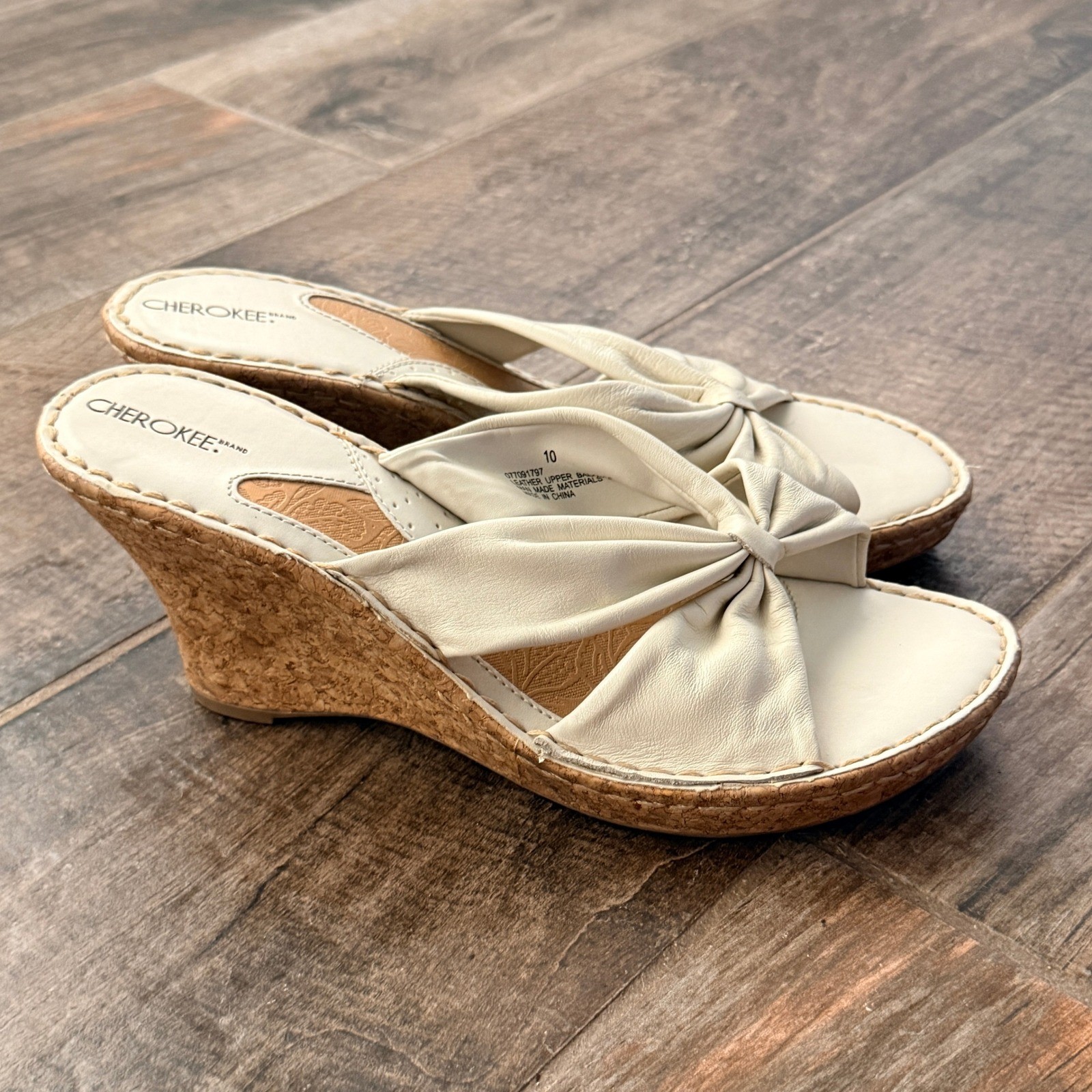 Cherokee Womens Vintage Leather Knotted Bow Cork Wedge Sandals,Cream, 10