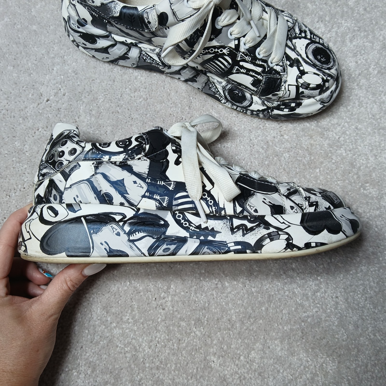 Funky Sneaker Graphics Women’s 8.5 Black White Gray Love Card Heart LaceUp