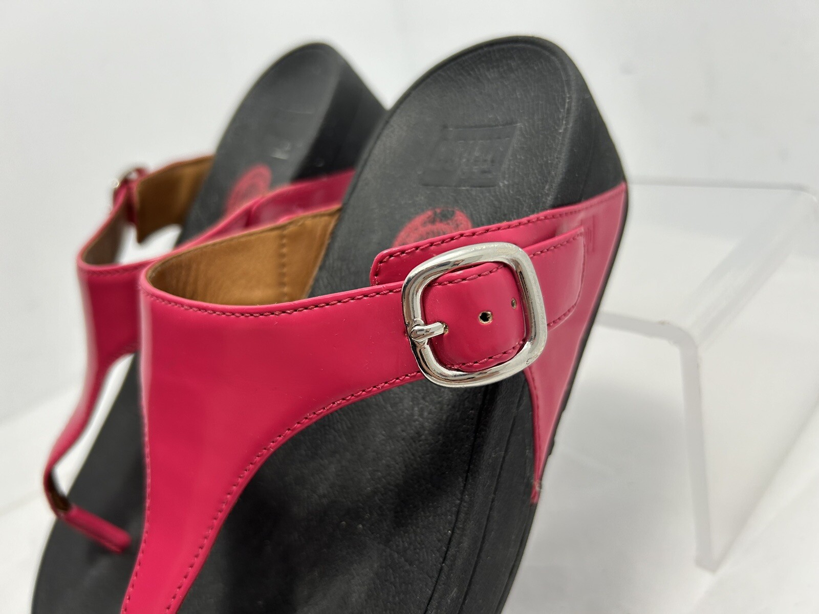 fitflop Womens Thong Sandals Size 5 Pink Patent Buckle Slip on #B