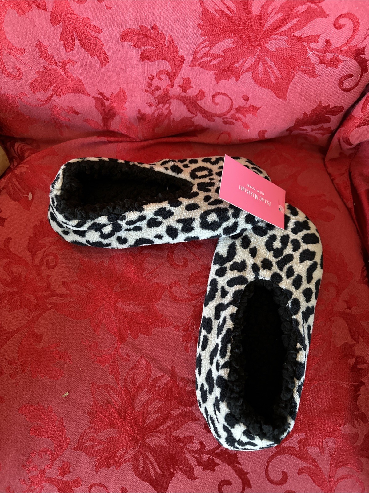Isaac Mizrahi NWT grey and black leopard print fuzzy slippers Medium 7-8