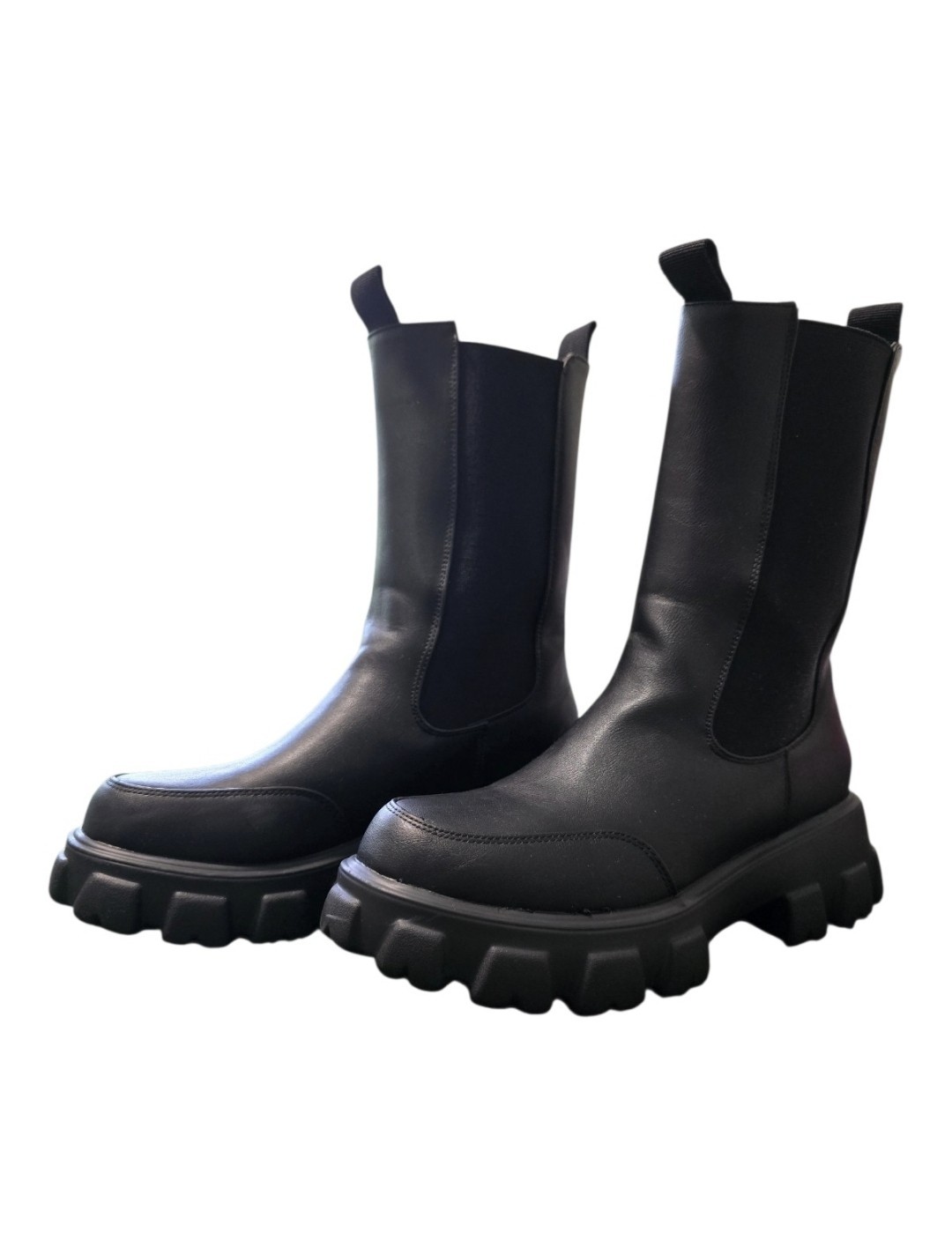 Journee Collection Women’s Vista Lug Sole Chunky Black Chelsea Boots Size 7.5