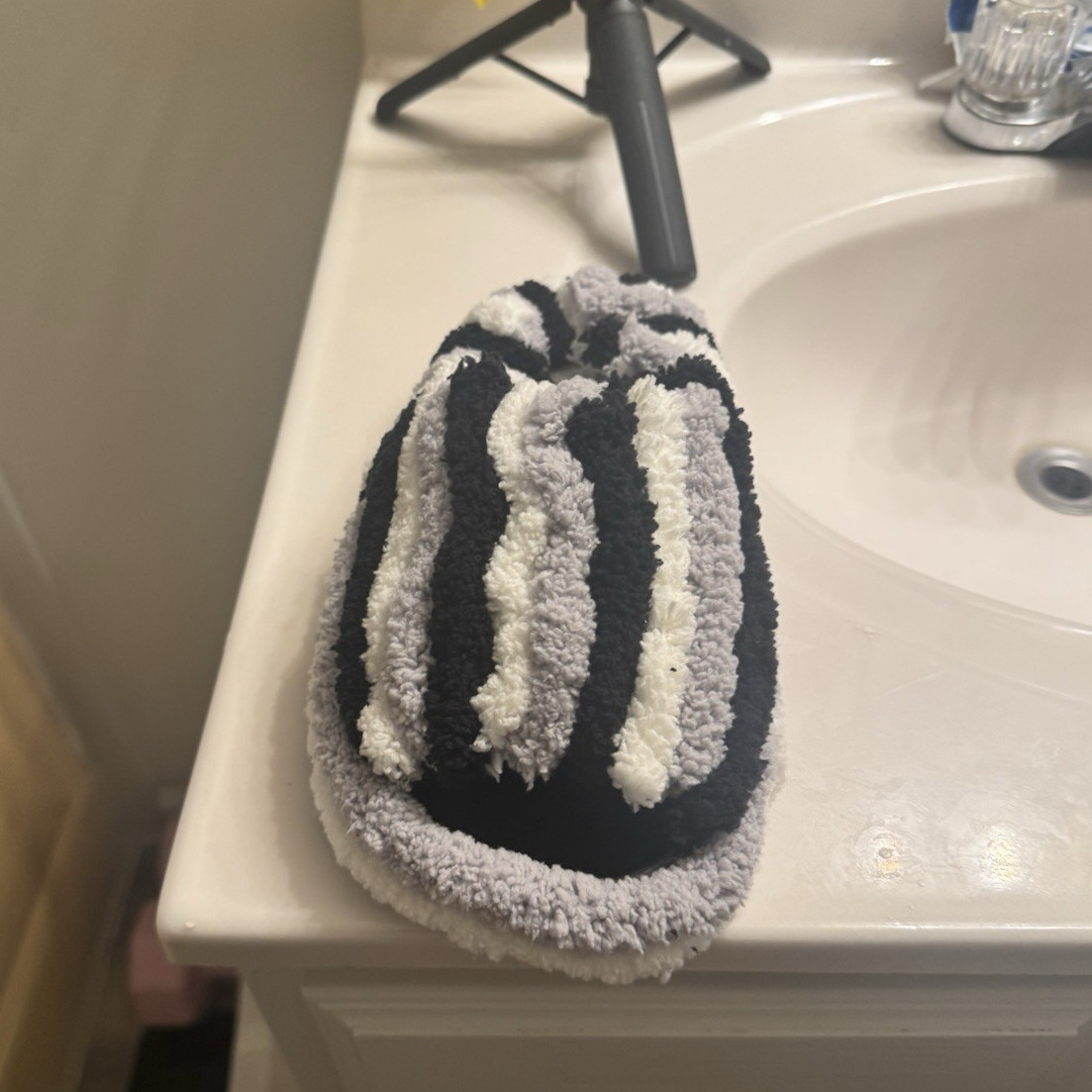 Women’s Size 7.5 Black Gray & White Striped Faux Fur Closed Toe Slippers
