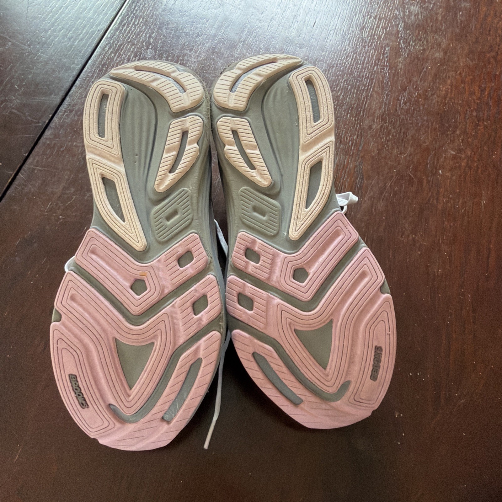 Brooks Revel 8 Women’s Size 9.5 B Running Shoes White Mauve Pink Sneakers EUC