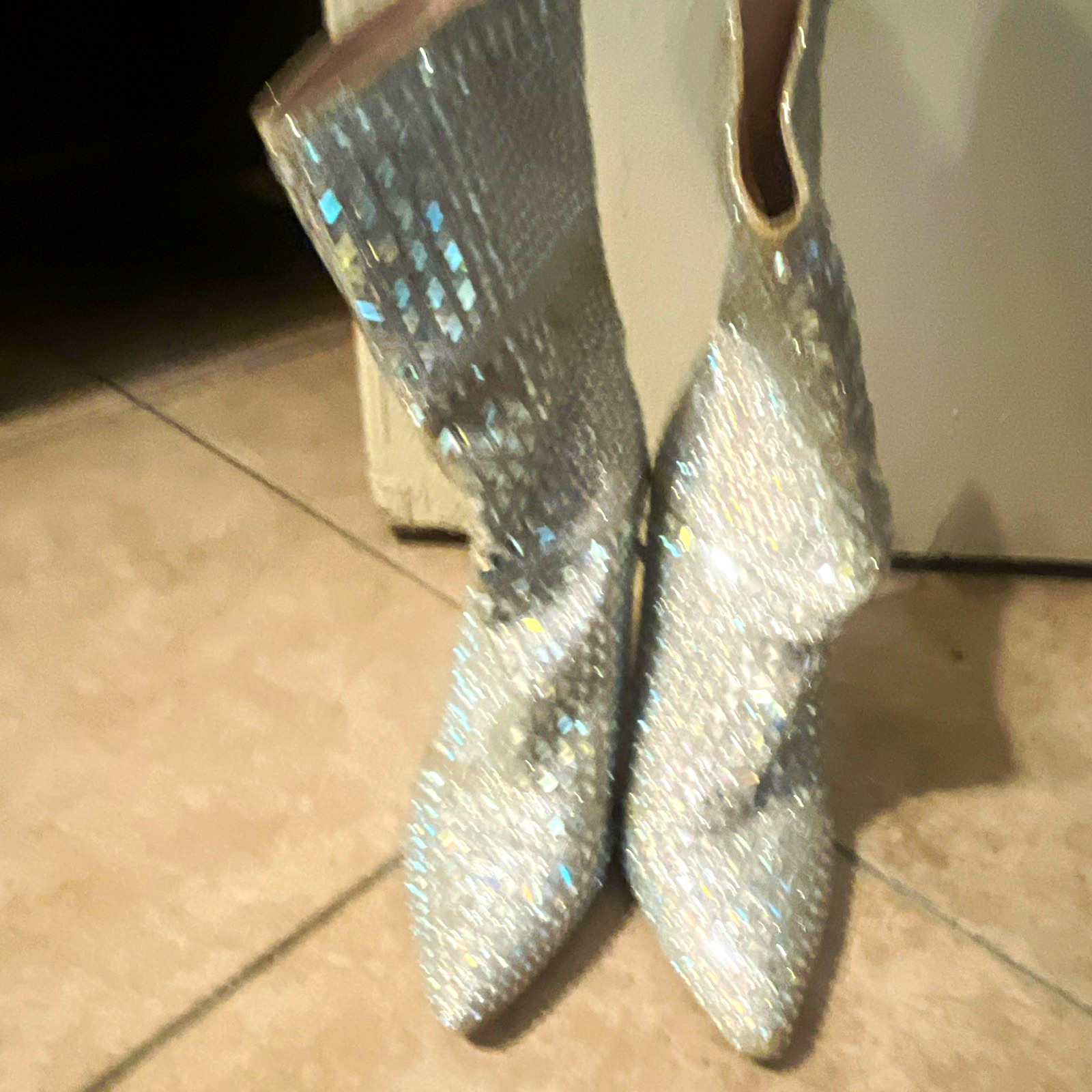 Women’s Silver Rhinestone Pointed Toe Ankle Bootie Zip, Size 9 Plastic