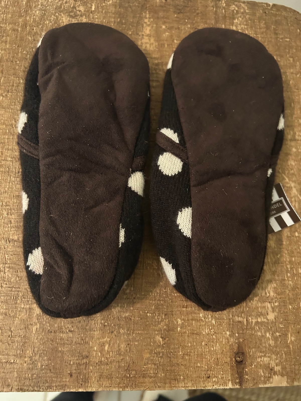 New Henri Bendel Cashmere Women’s Polka Dot Slippers, One Size with tags