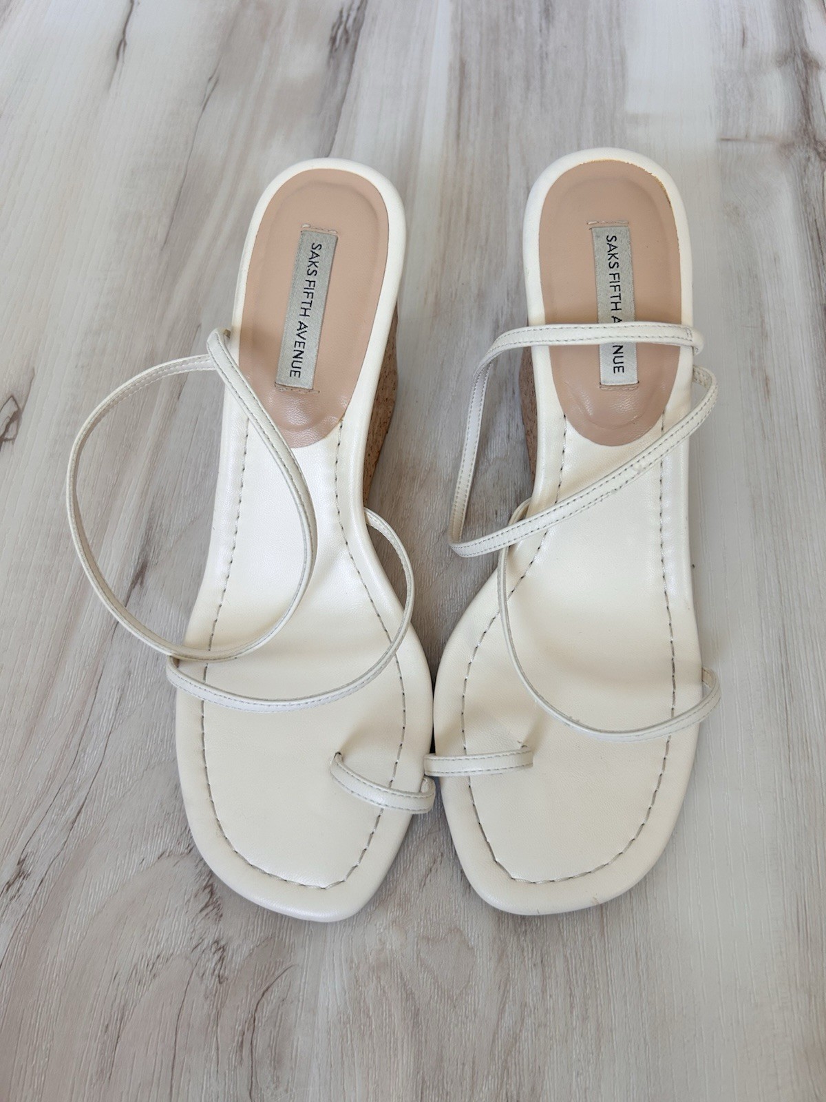 Saks Fifth Ave 38 Ivory Neutral Cream Leather Cork Wedge Toe Ring Sandles 8M