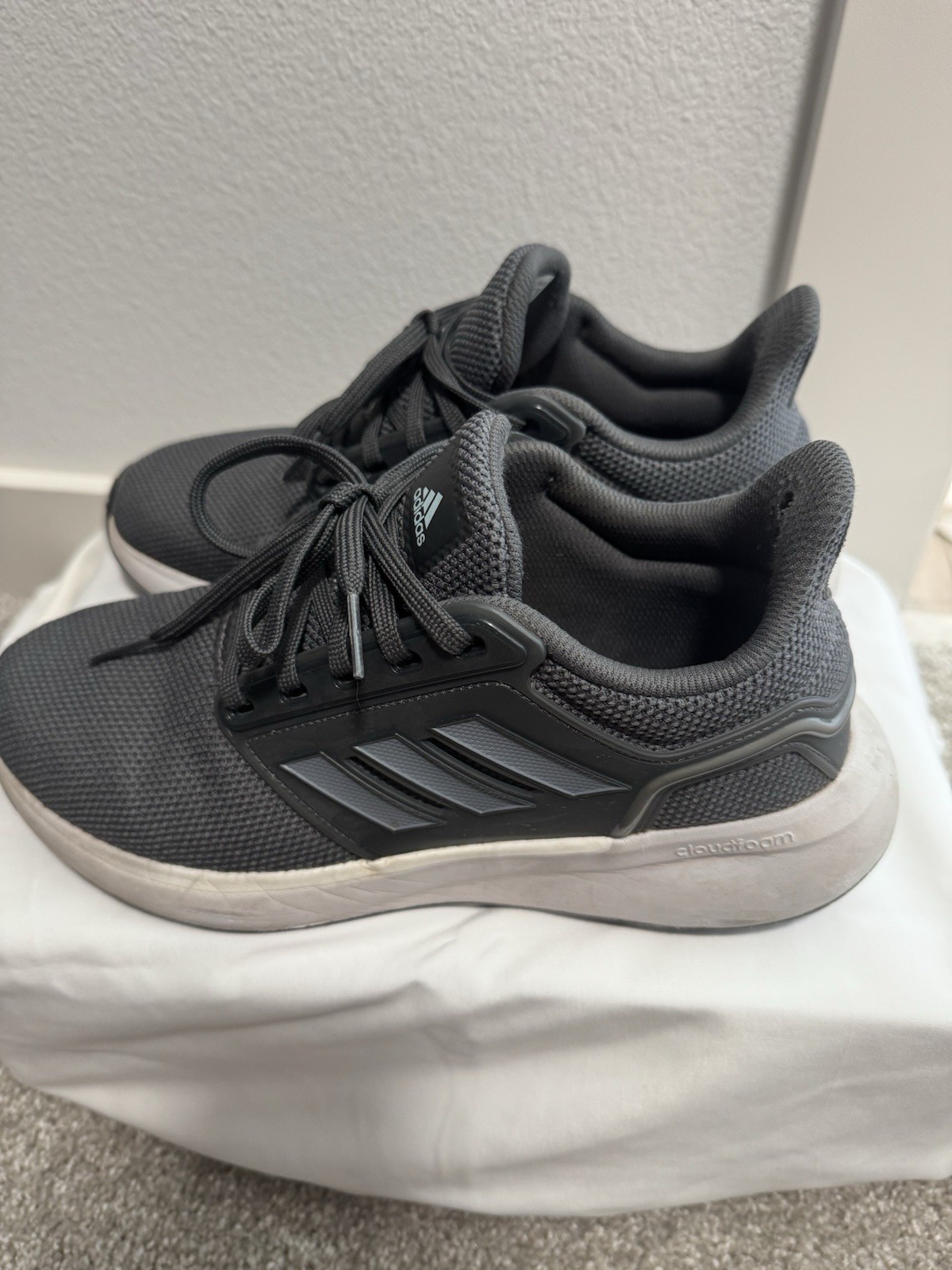 adidas Cloudfoam Men’s Low Top Lace-Up Cushioned Mesh Sneakers Gray/Black