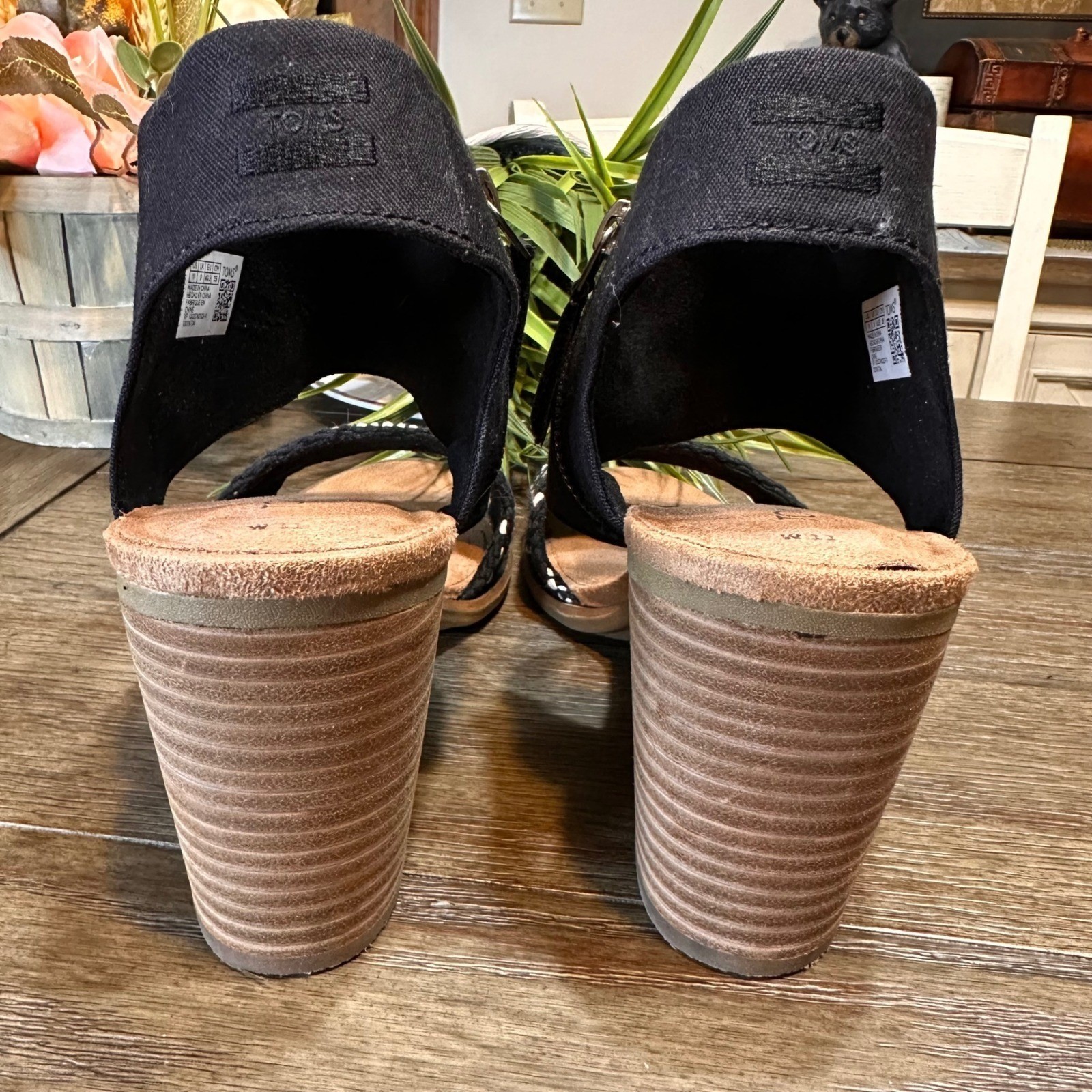TOMS Majorca Black Wedge Sandals Size 11 Zipper Ankle Strap Espadrille Style
