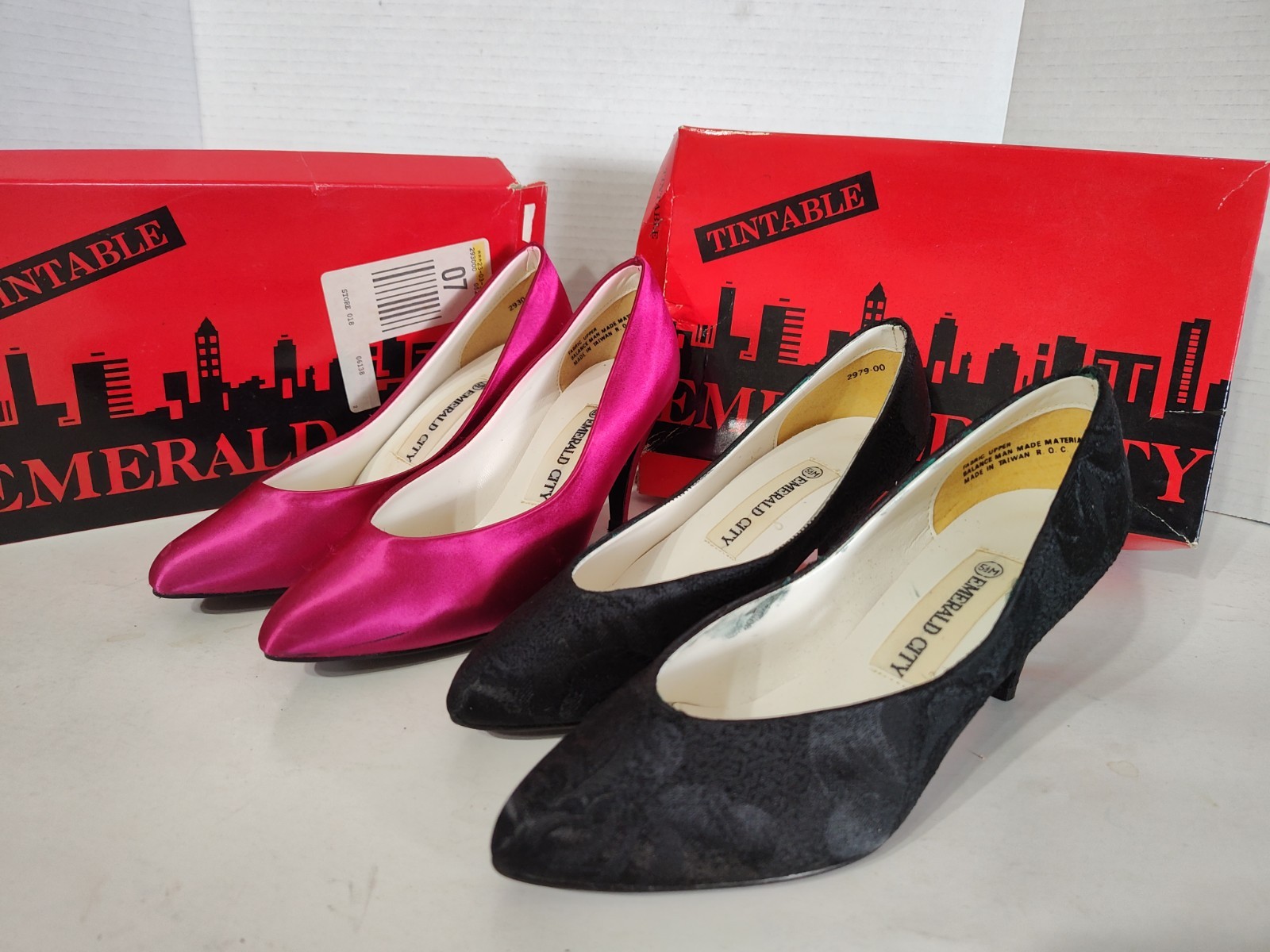Womens Dyeables by Emerald City Pink satin & Black Lace heeled shoes size 5.5 M