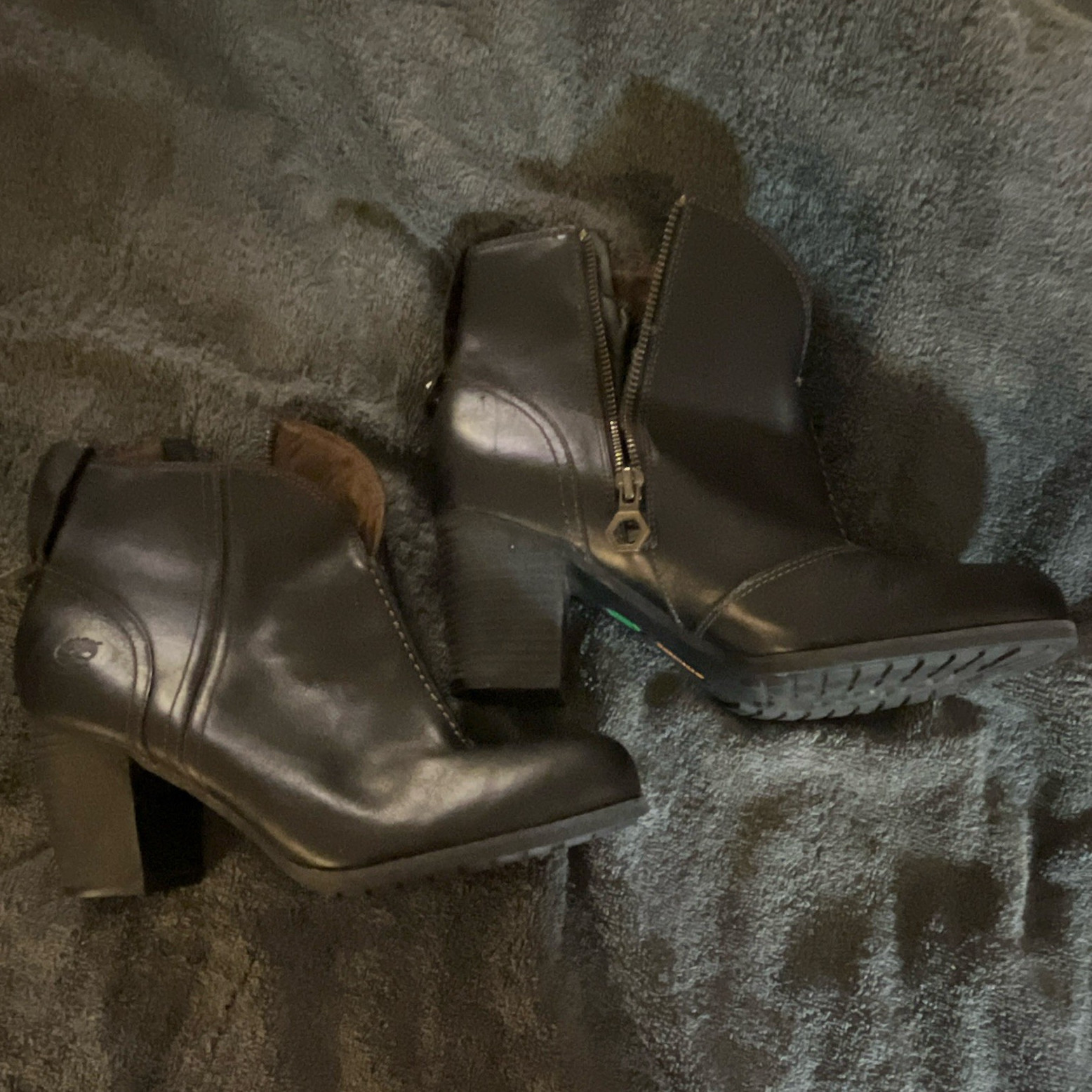 Timberland Women’s Black Leather Ankle Bootie Zip Round Toe Model 8546A