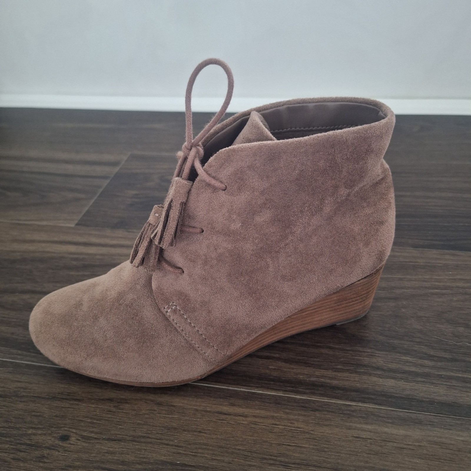 💙 Dr. Scholl’s Dakota Suede Taupe Memory Foam Cool Fit Size 6.5 Bootie Comfy Wa