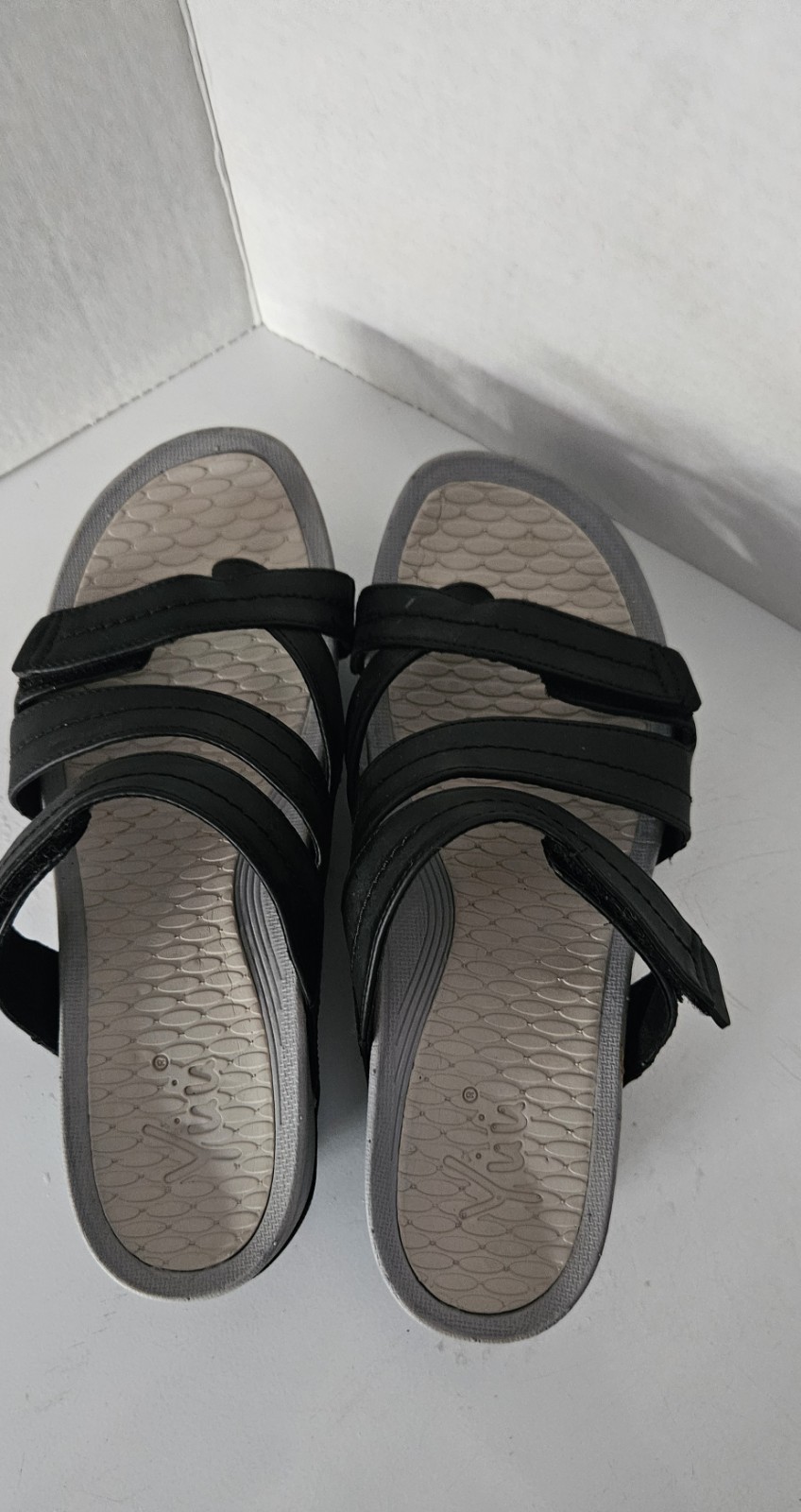 Yuu Sandals Slip On Black Synthetic Arch Support Women’s Size 7 Pre-owned