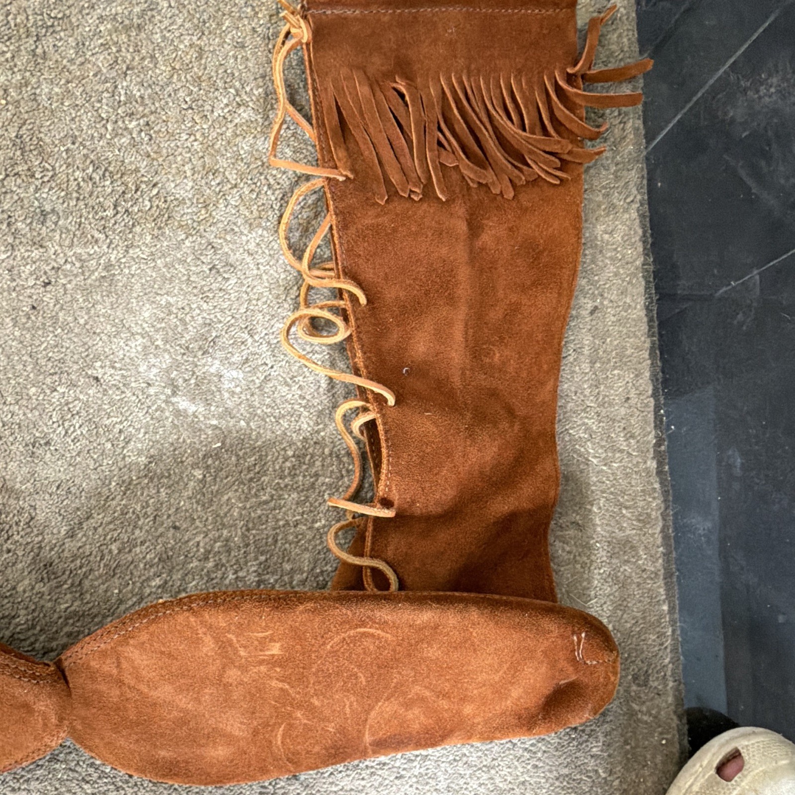Minnetonka Women’s Brown Suede Fringe Lace-Up Knee High Moccasin Boots 12.5