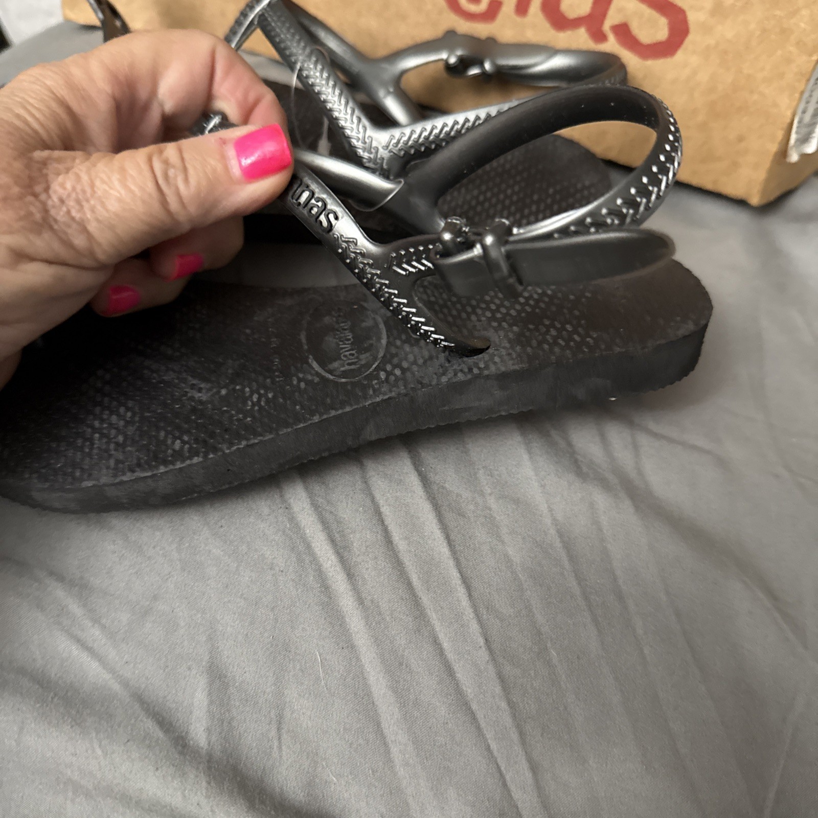 Havaianas Metallic Silver Black T-Strap Flip Flop Thong Sandals Women’s 3/4Y