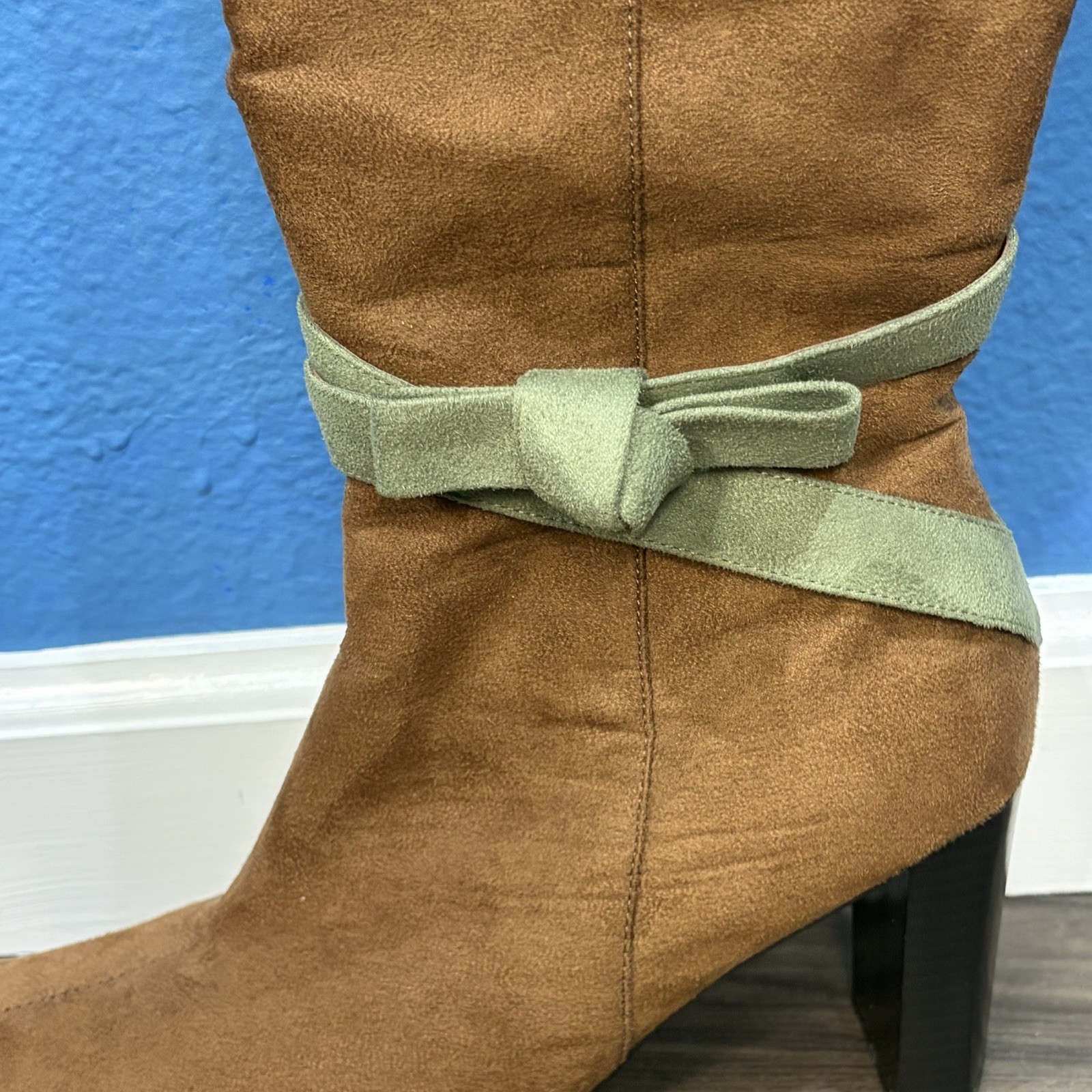 Vintage Suzanne Somers Brown Faux Suede Boots Green Bows Square Heel Women 9M