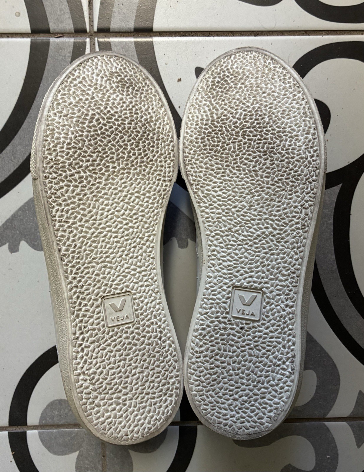 VEJA Low Esplar Leather Lace-Up Sneakers | White Great Condition Womens 9 EUC