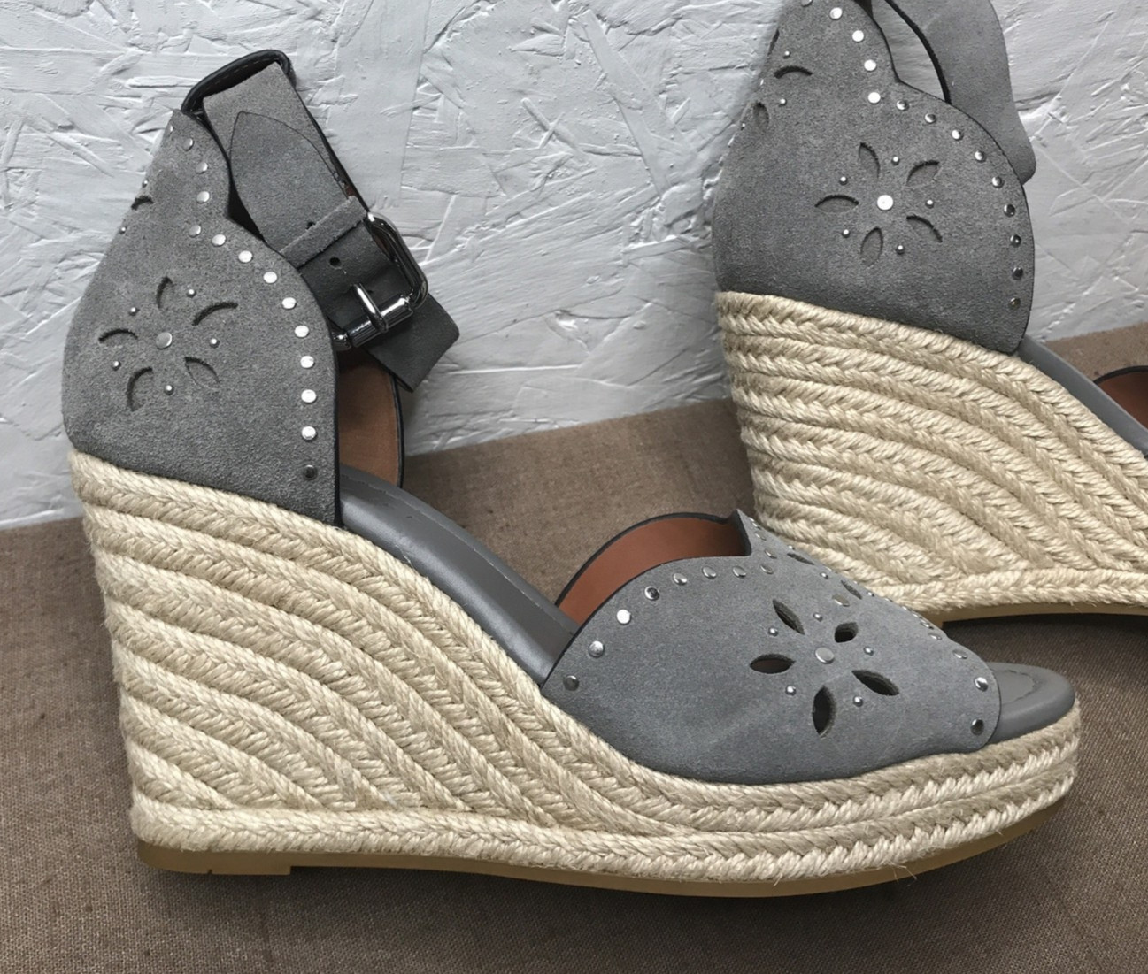 Coach Kelsi Wedge Women’s Espadrille Sandals Size 7B Gray Suede Studded 3.75″